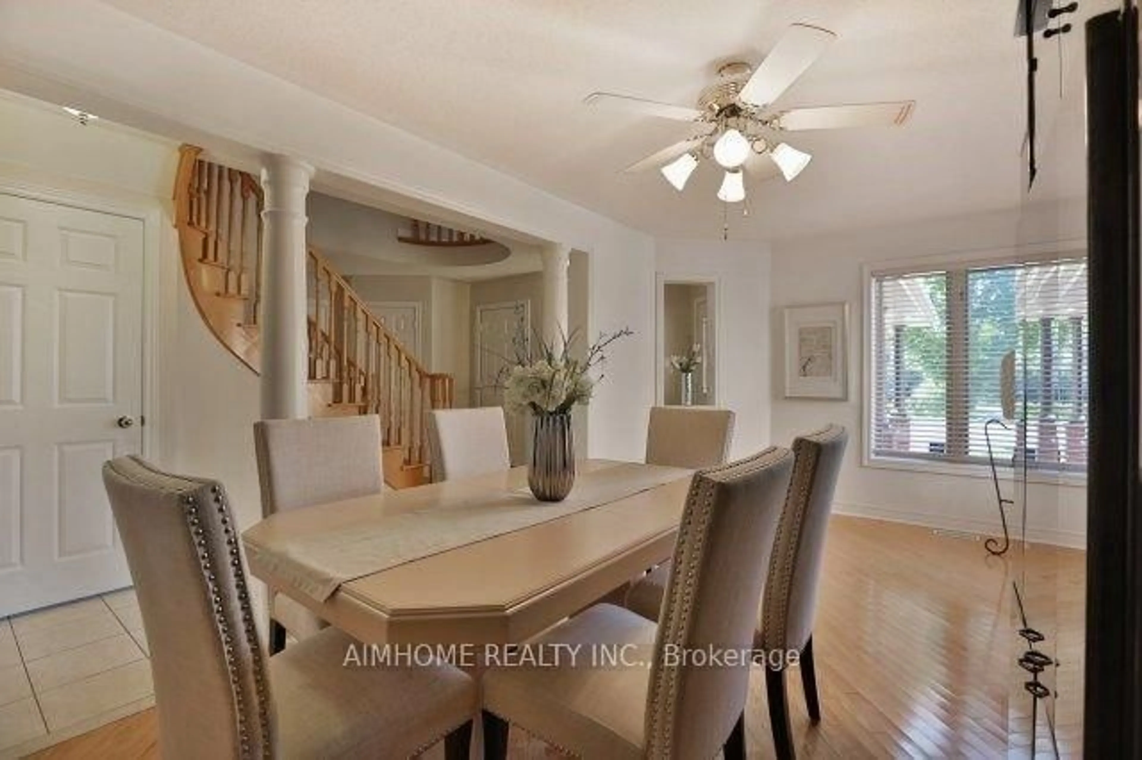 Dining room, unknown for 390 Grovehill Rd, Oakville Ontario L6H 6P3