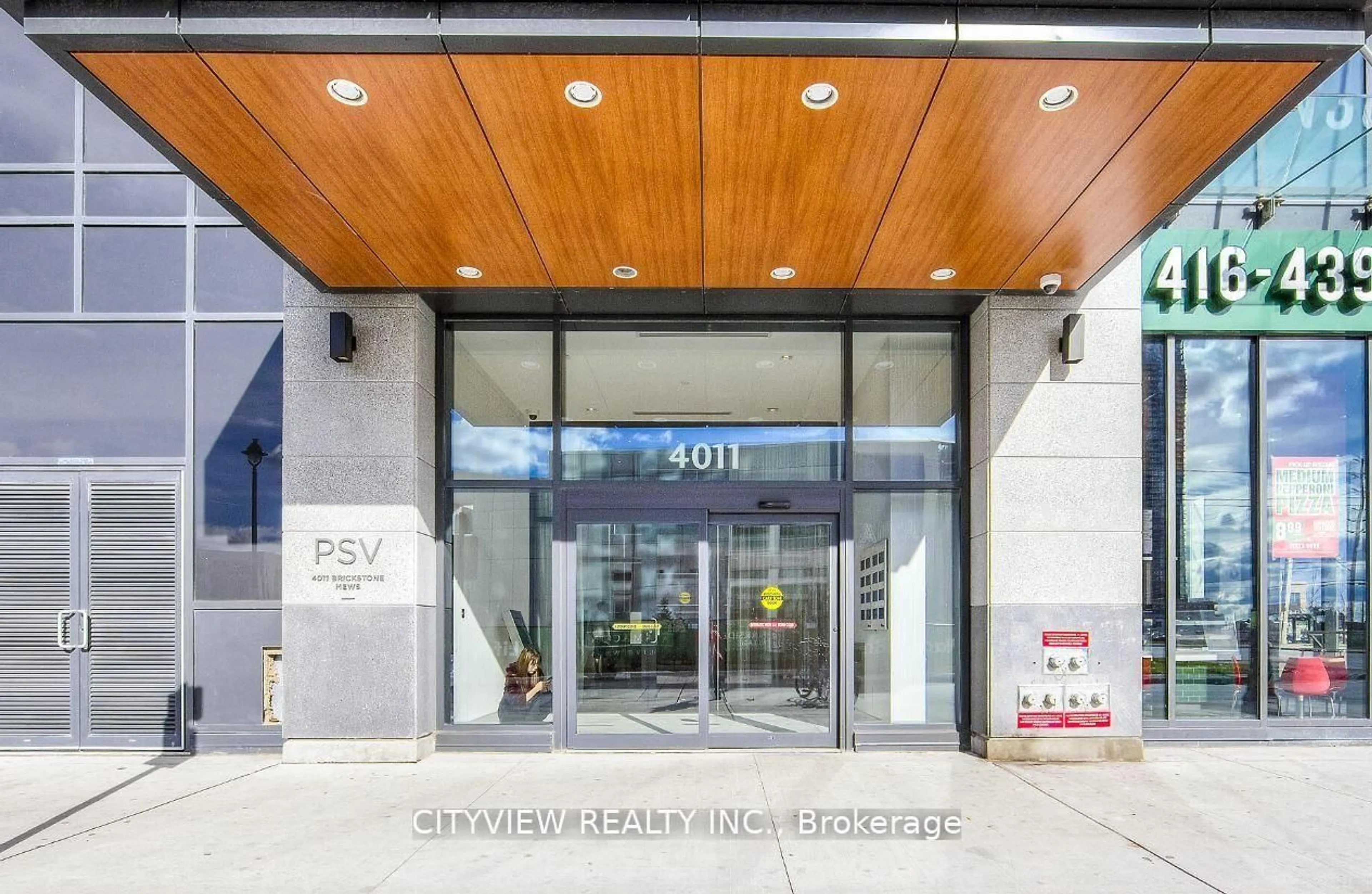 Indoor foyer for 4011 Brickstone Mews #606, Mississauga Ontario L5B 0J7