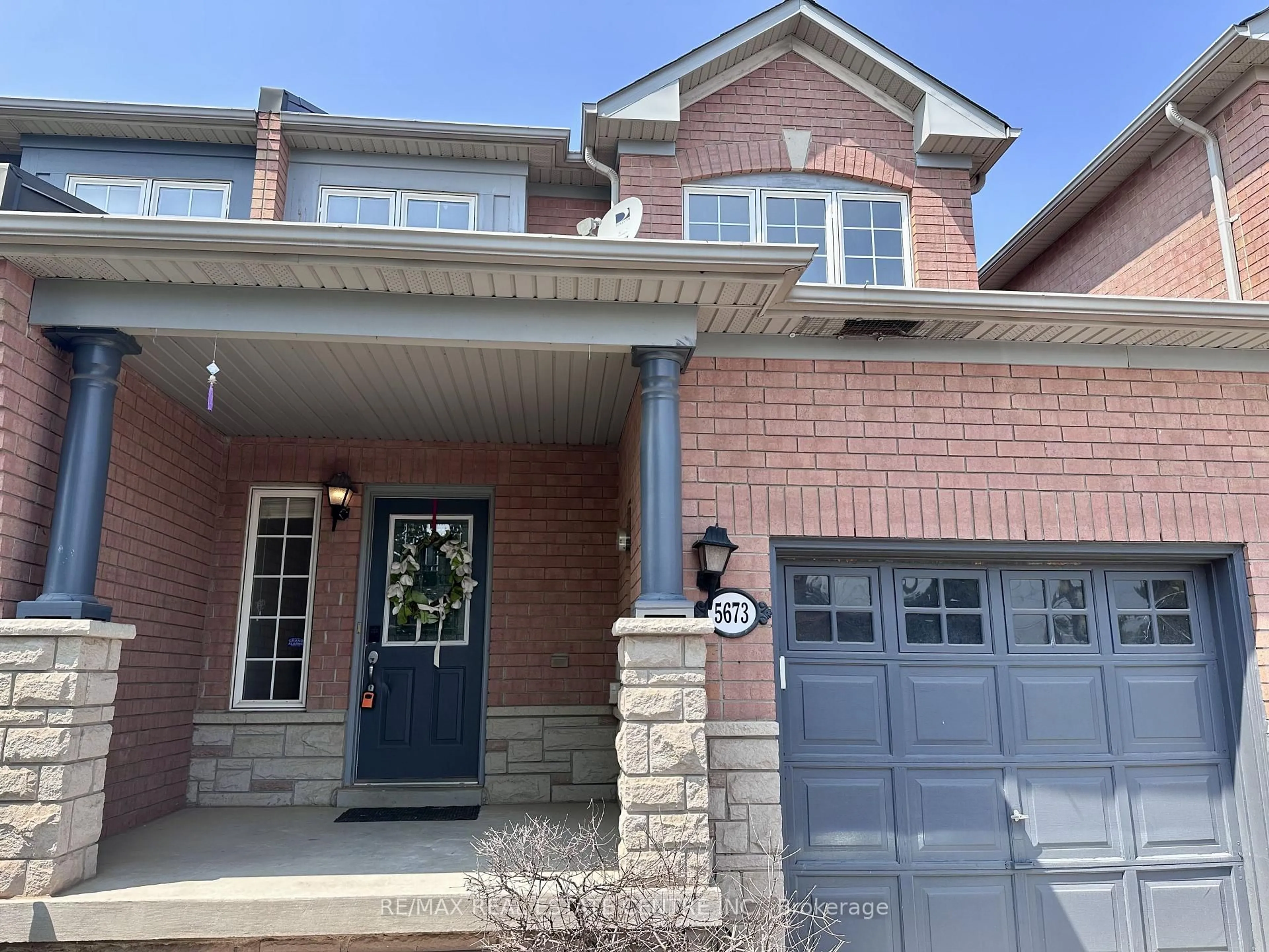 Home with brick exterior material, street for 5673 Flora Dr, Burlington Ontario L7L 6X4