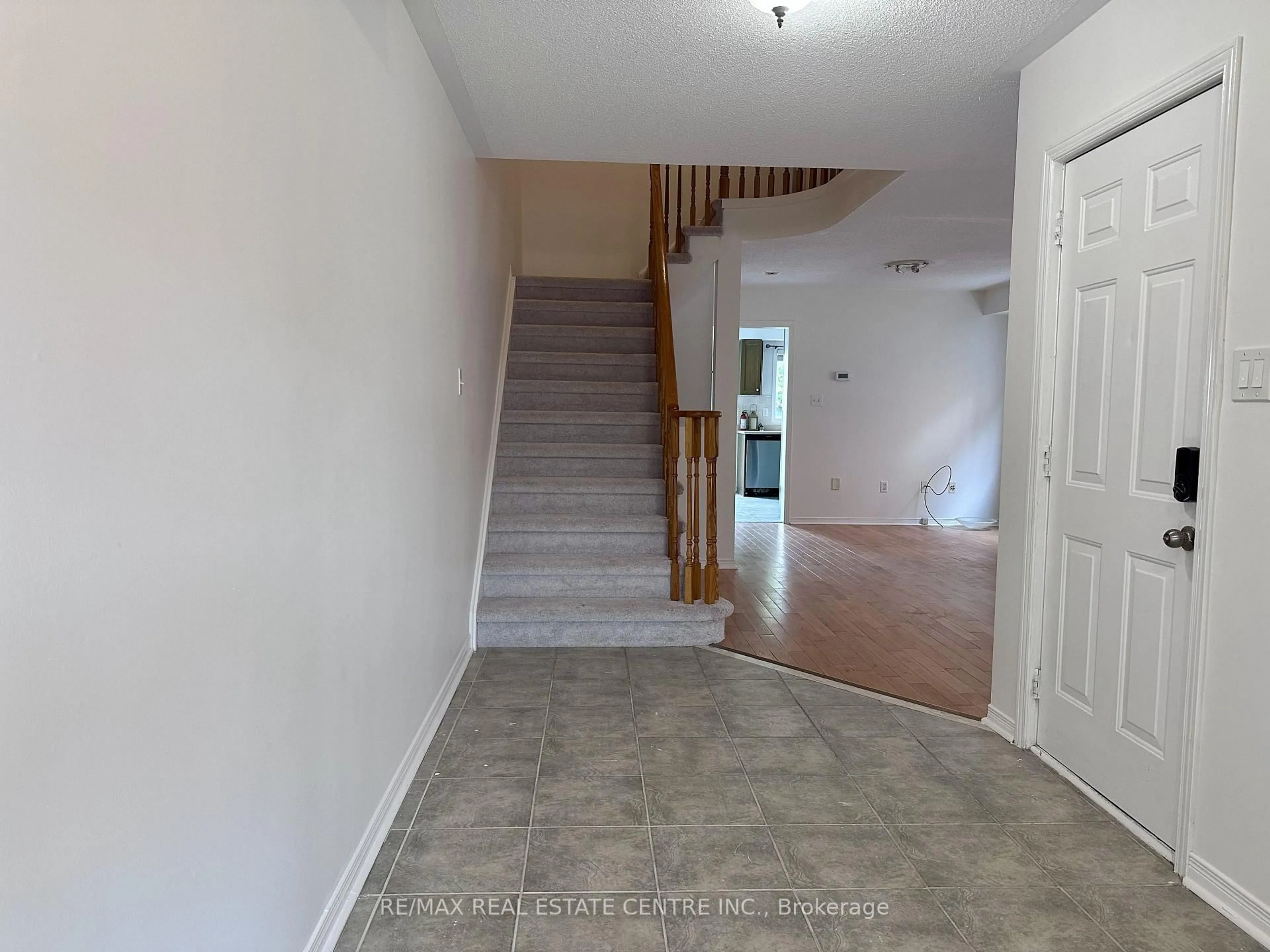Unknown for 5673 Flora Dr, Burlington Ontario L7L 6X4