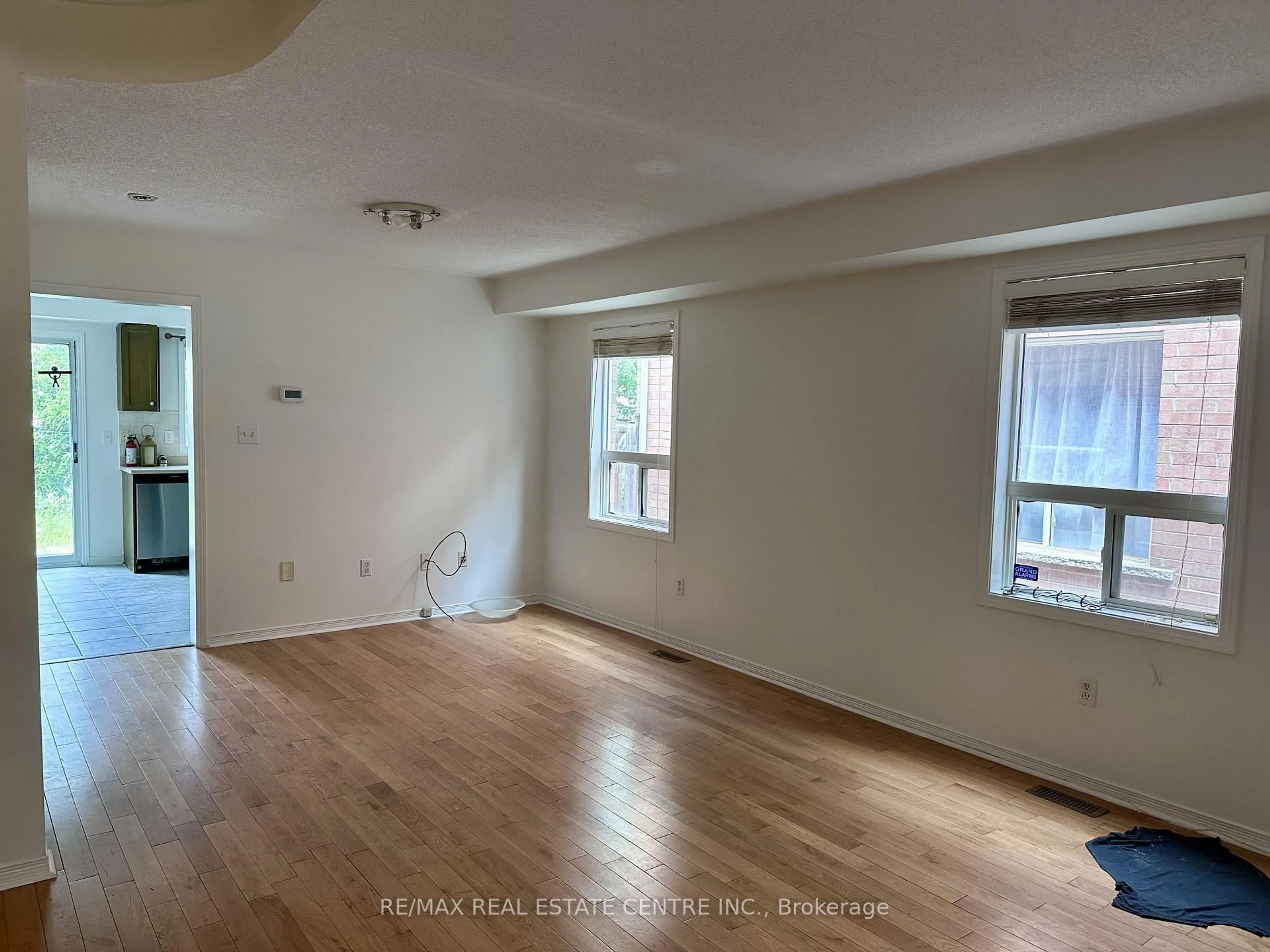 A pic of a room for 5673 Flora Dr, Burlington Ontario L7L 6X4