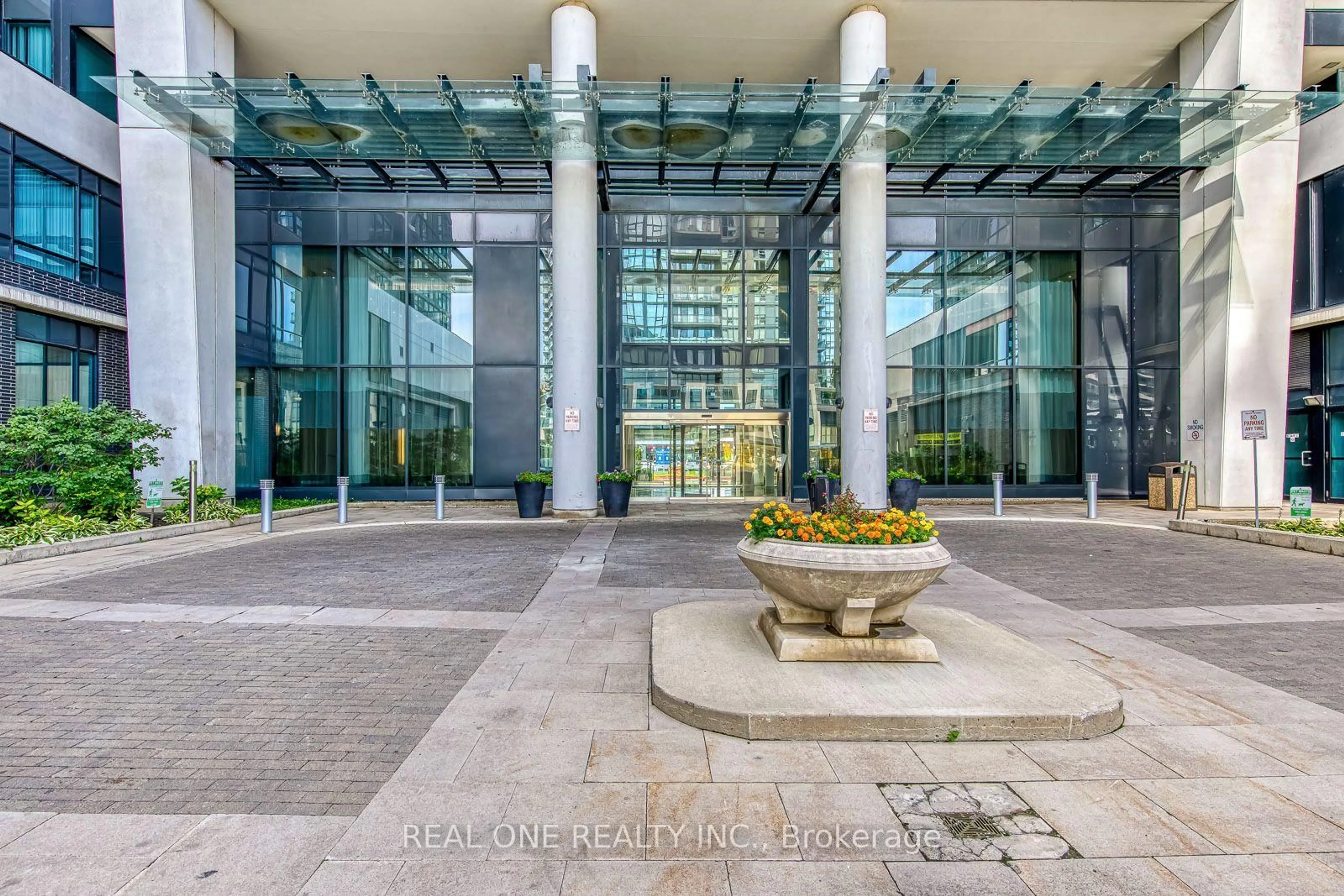 Indoor foyer for 55 Eglinton Ave #407, Mississauga Ontario L5R 0E4