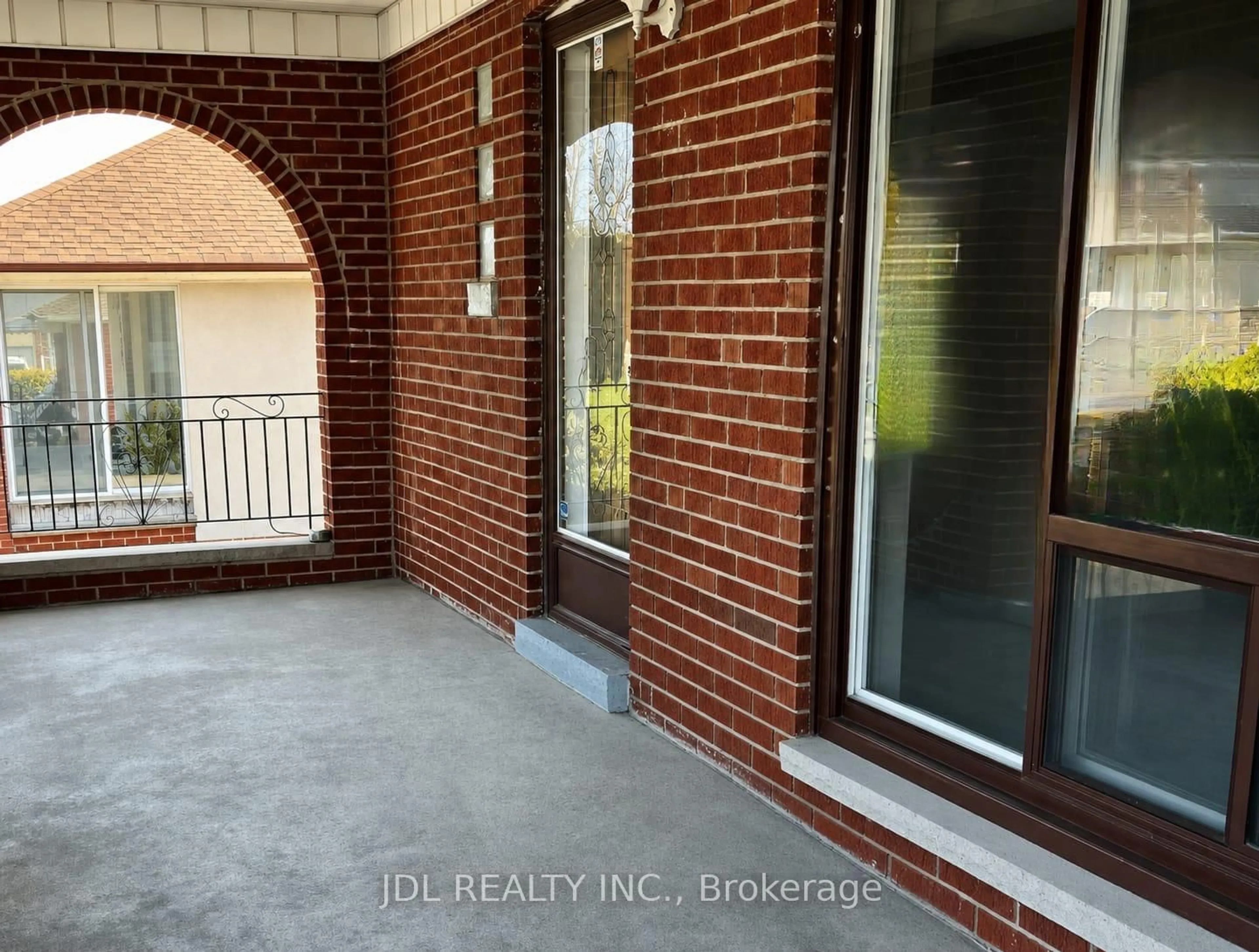 Indoor entryway for 40 Montana Ave, Toronto Ontario M3M 1B6
