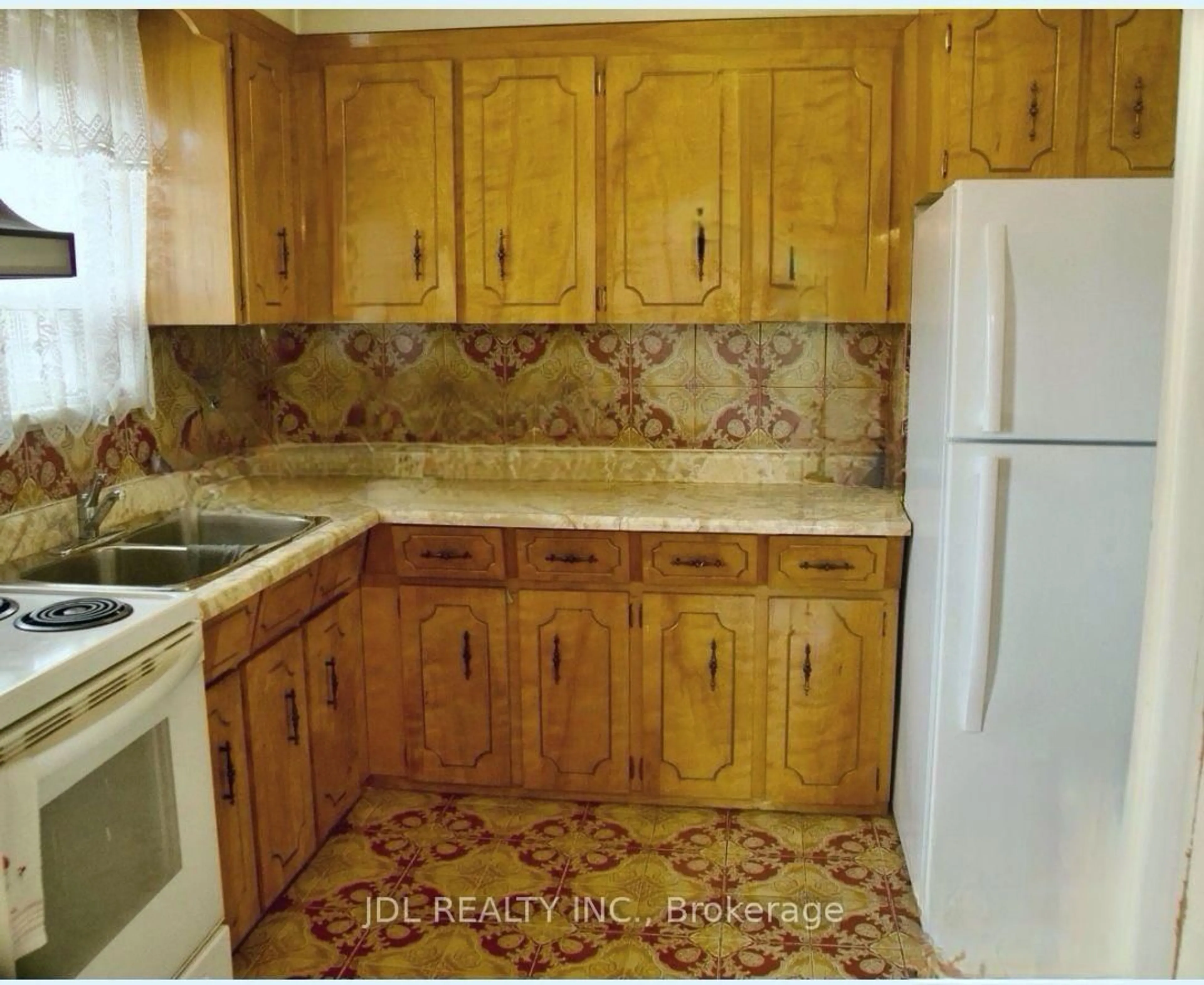 Standard kitchen, ceramic/tile floor for 40 Montana Ave, Toronto Ontario M3M 1B6