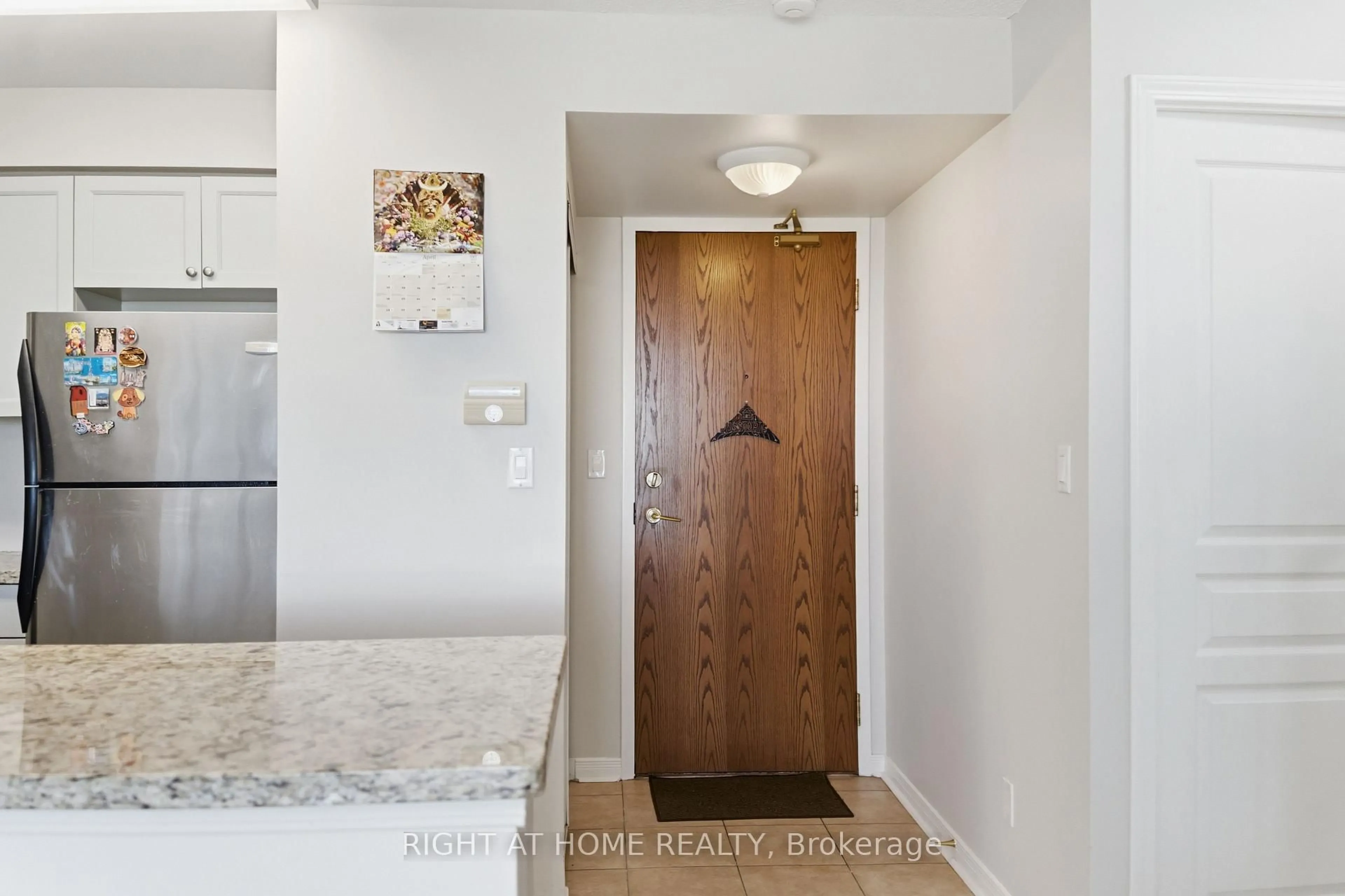 Unknown for 4879 KIMBERMOUNT Ave #607, Mississauga Ontario L5B 0H8