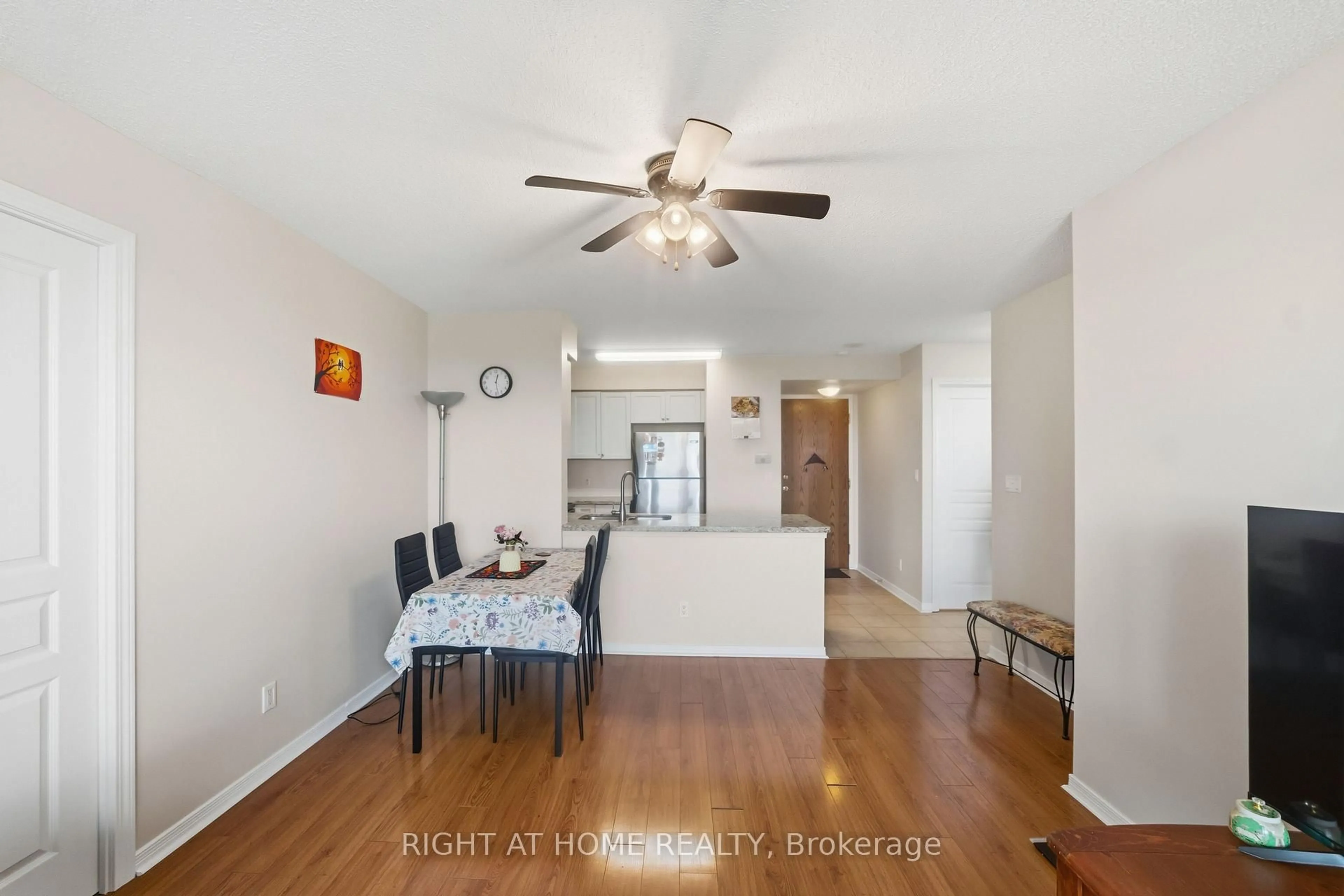 Unknown for 4879 KIMBERMOUNT Ave #607, Mississauga Ontario L5B 0H8