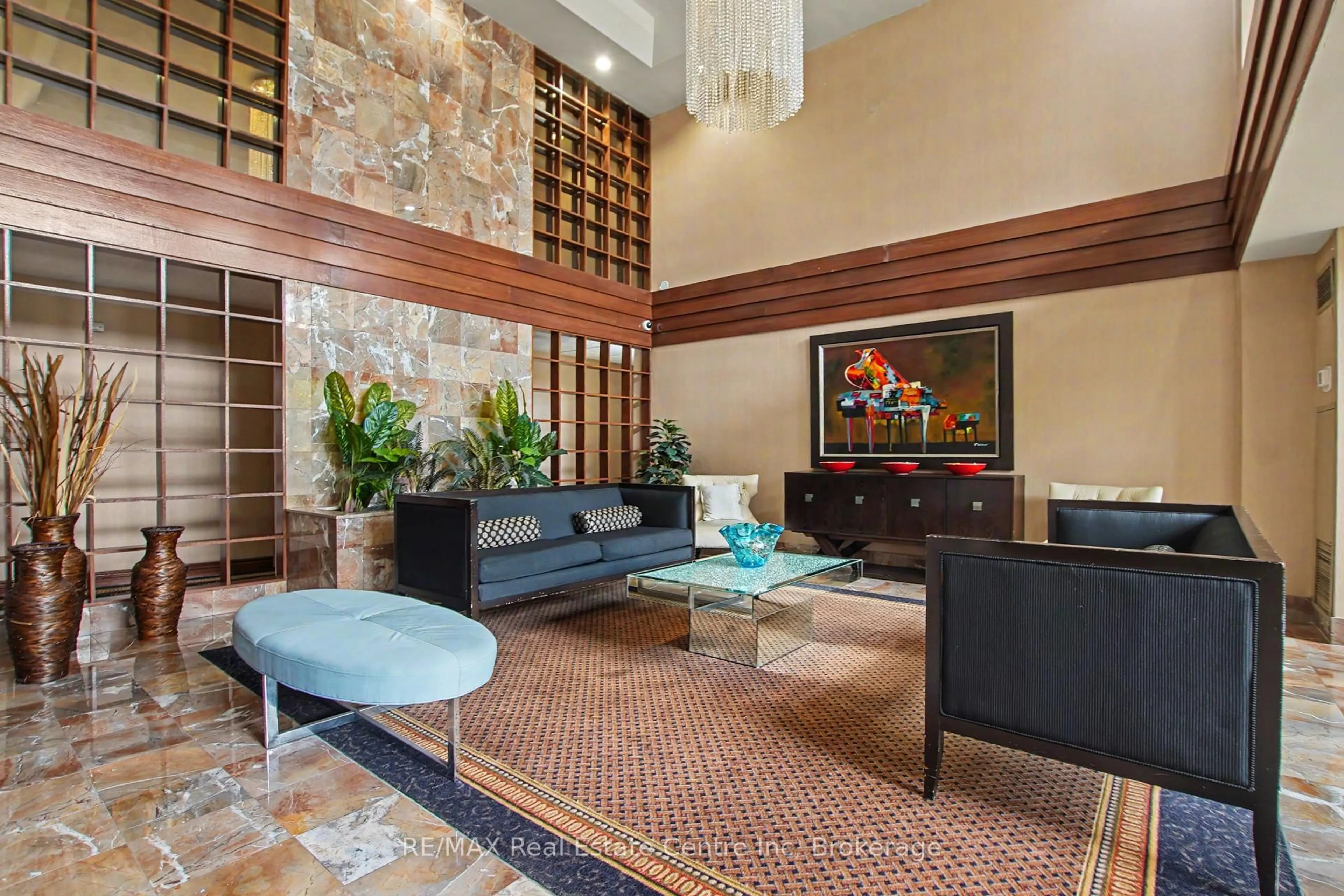 Lobby for 100 County Court Blvd #1604, Brampton Ontario L6W 3X1