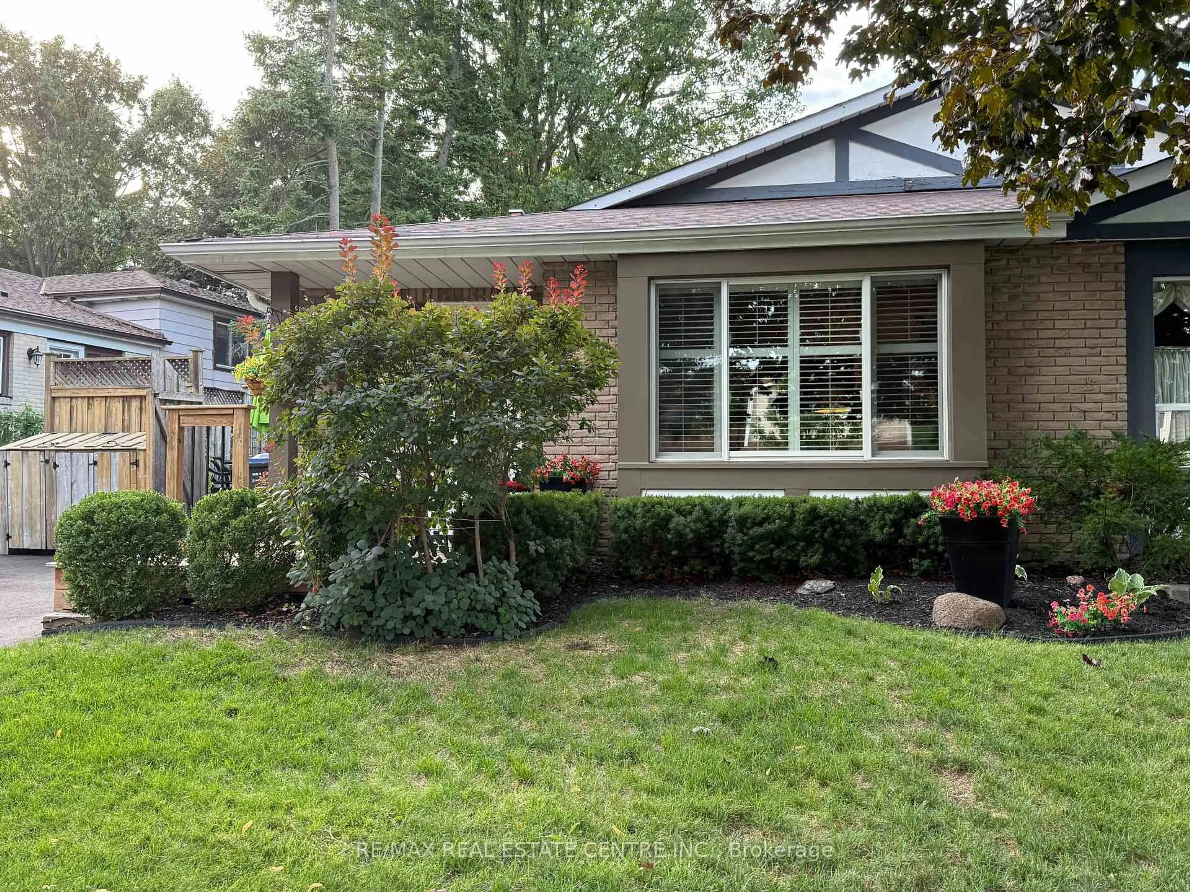Home with brick exterior material, street for 2311 Council Ring Rd, Mississauga Ontario L5L 1B9