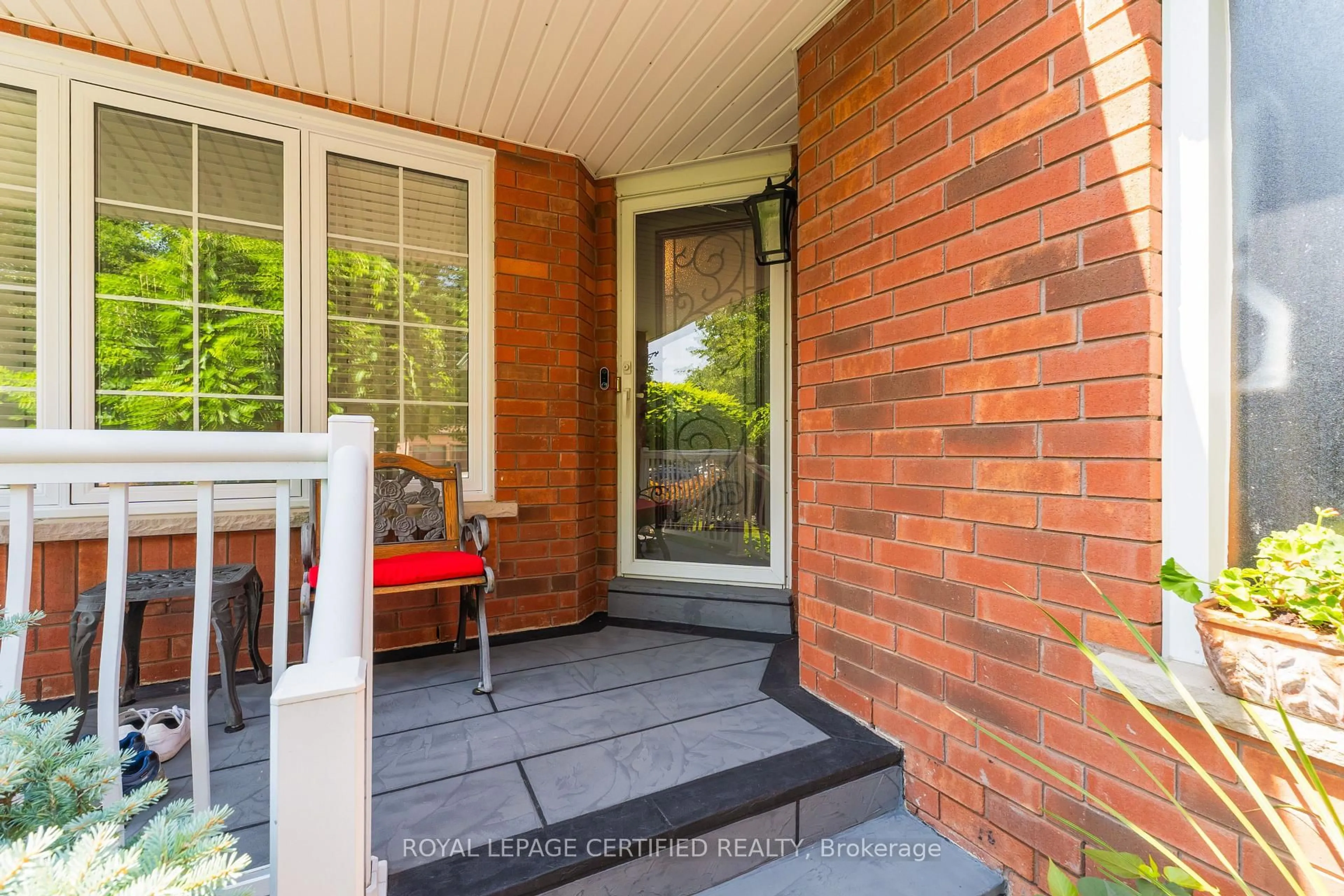 Indoor entryway for 84 Softneedle Ave, Brampton Ontario L6R 1L2