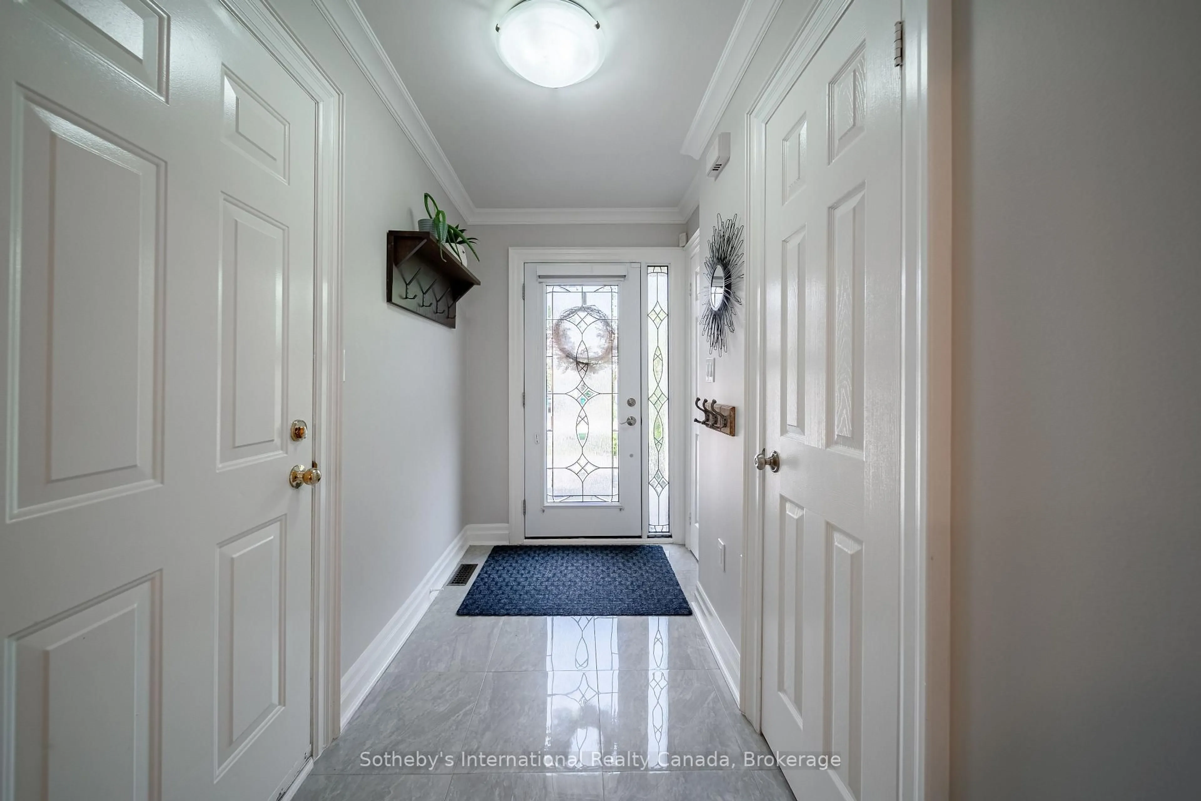Indoor entryway for 339 Ravineview Way, Oakville Ontario L6H 6S6