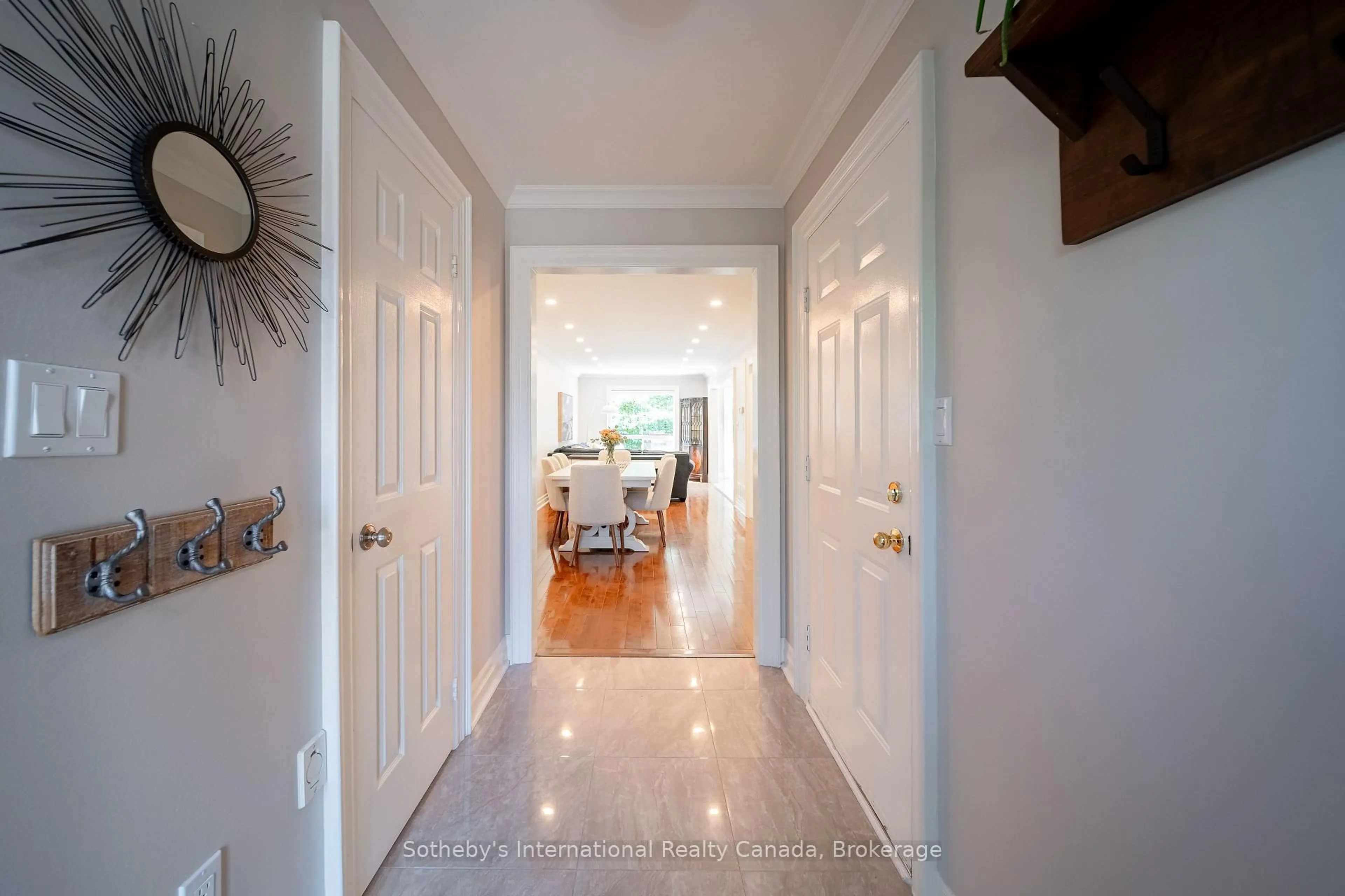 Indoor entryway for 339 Ravineview Way, Oakville Ontario L6H 6S6