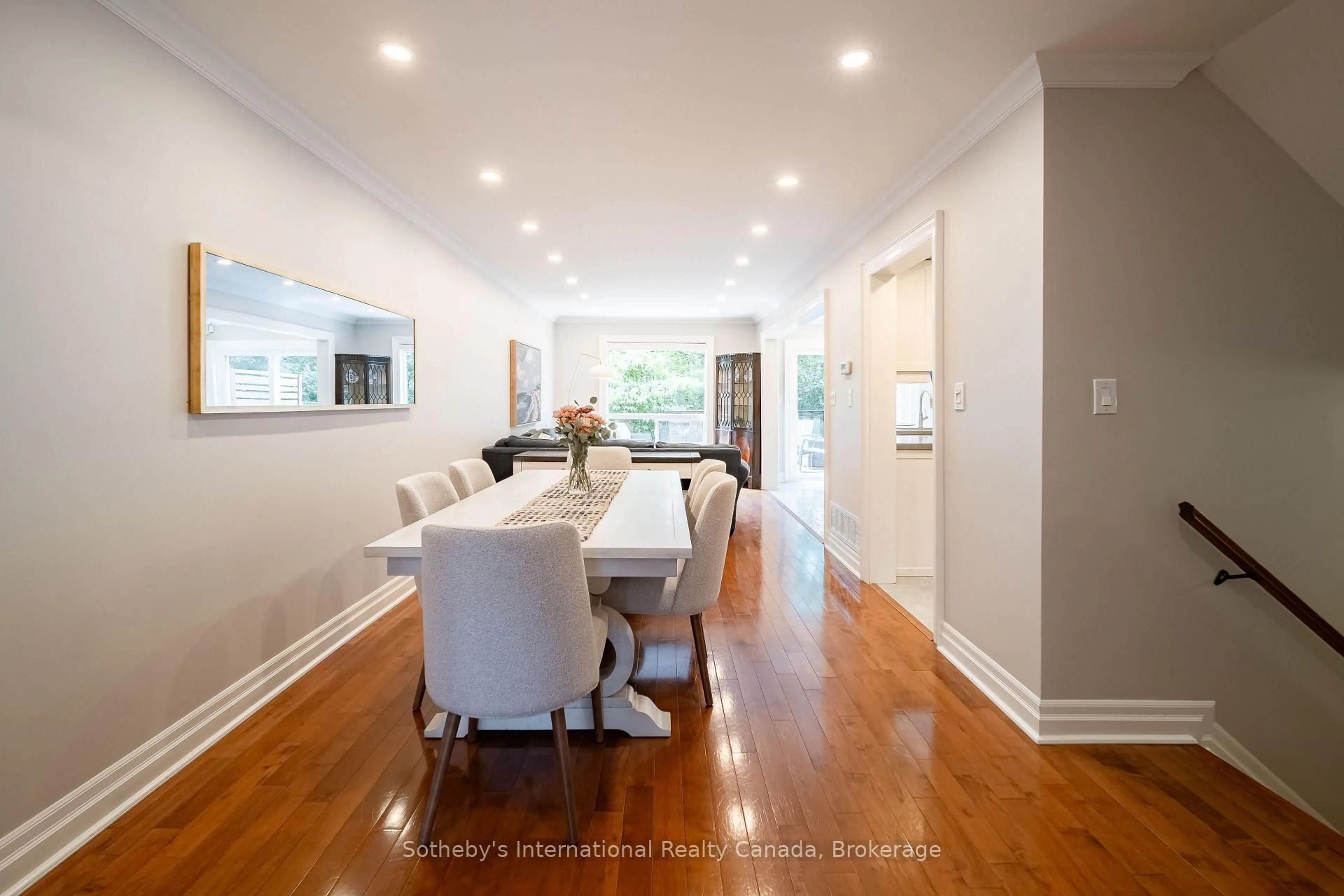 Dining room, wood/laminate floor for 339 Ravineview Way, Oakville Ontario L6H 6S6