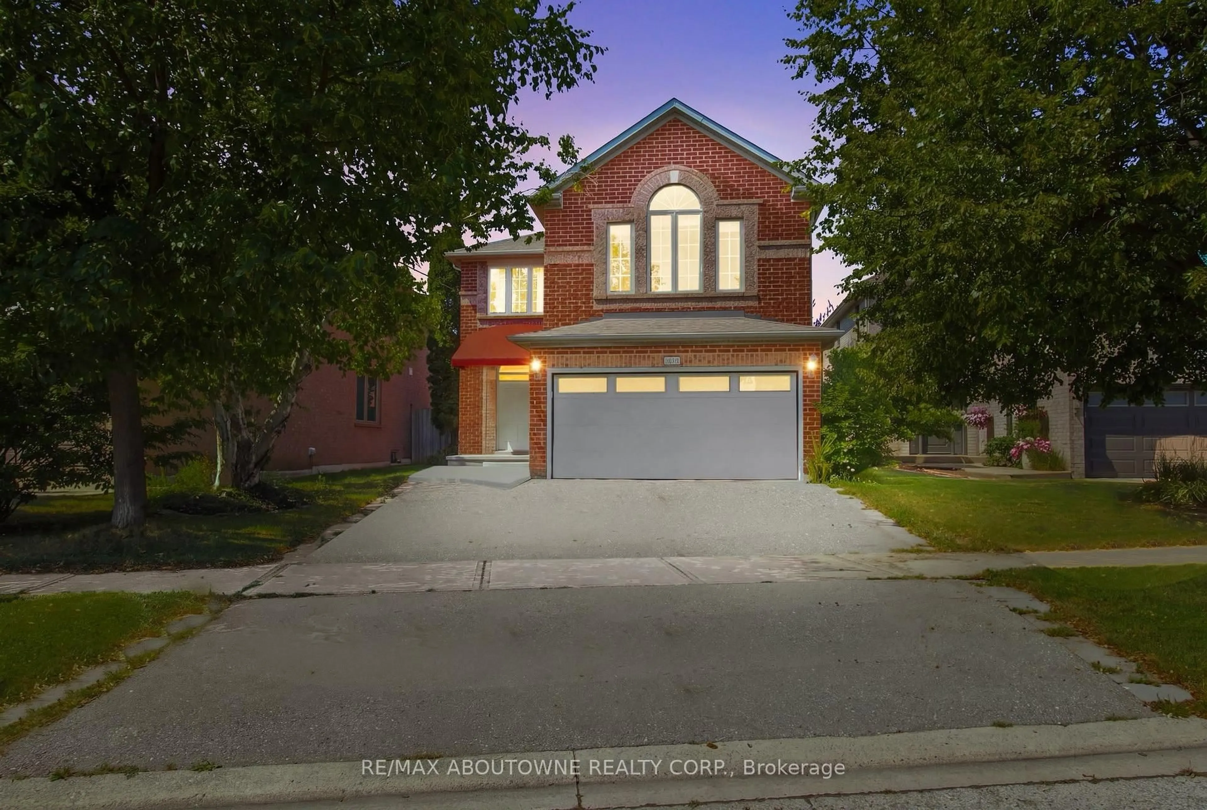 Home with brick exterior material, street for 2216 NORFOLK Dr, Oakville Ontario L6H 6H4