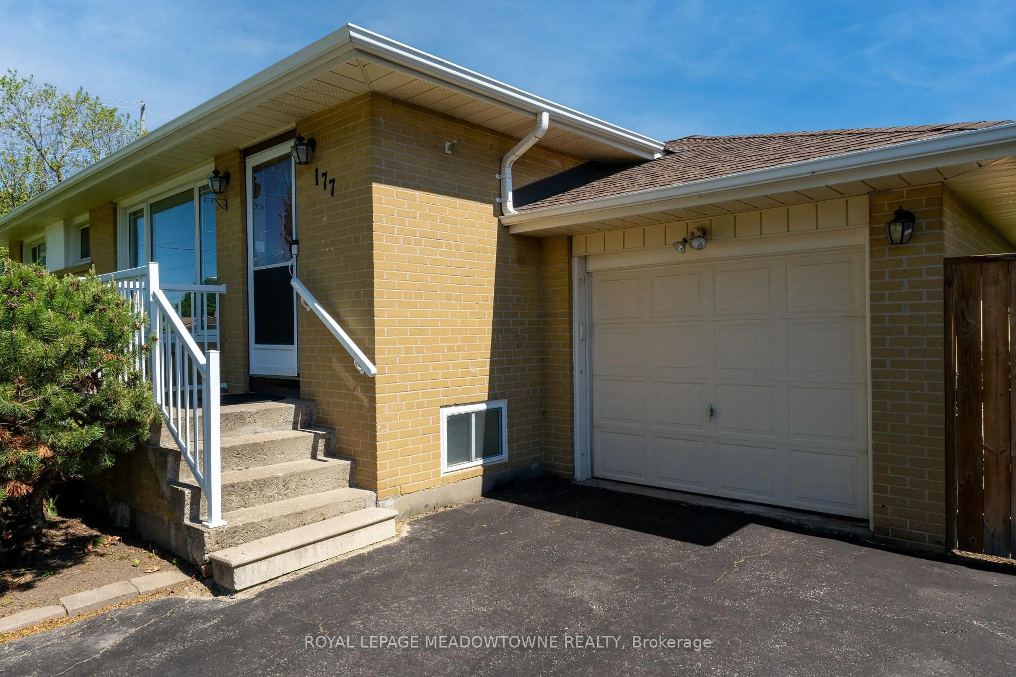 Home with vinyl exterior material, street for 177 Delrex Blvd, Halton Hills Ontario L7G 4E4