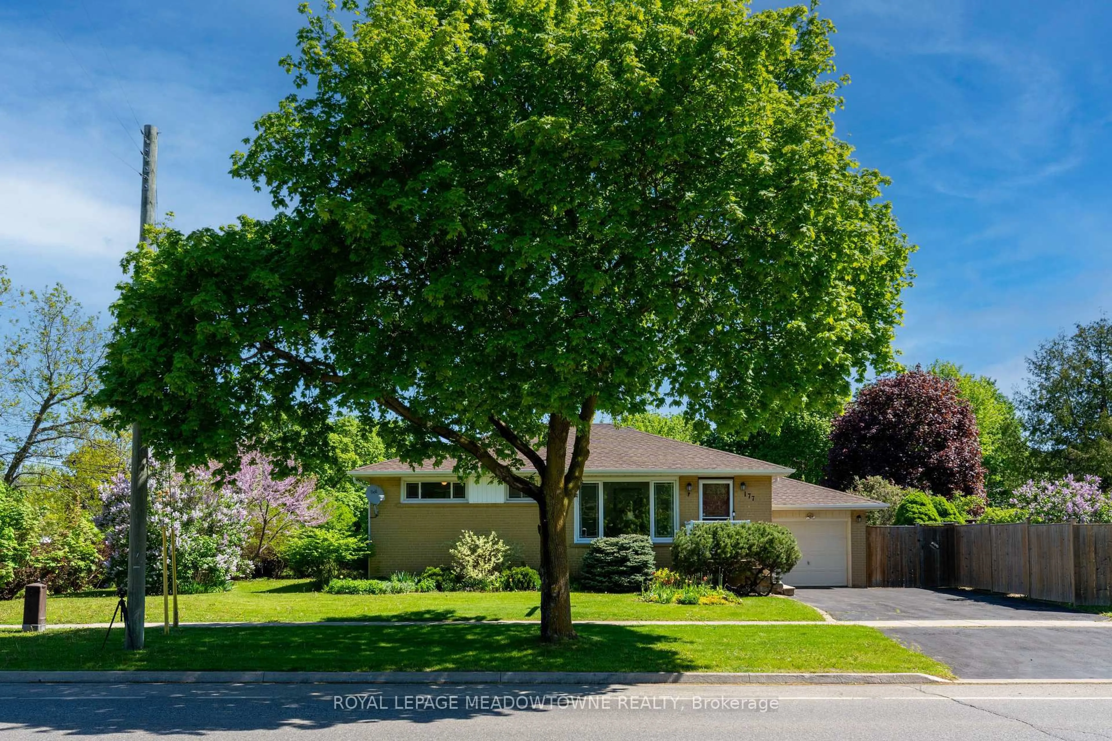 Home with vinyl exterior material, street for 177 Delrex Blvd, Halton Hills Ontario L7G 4E4