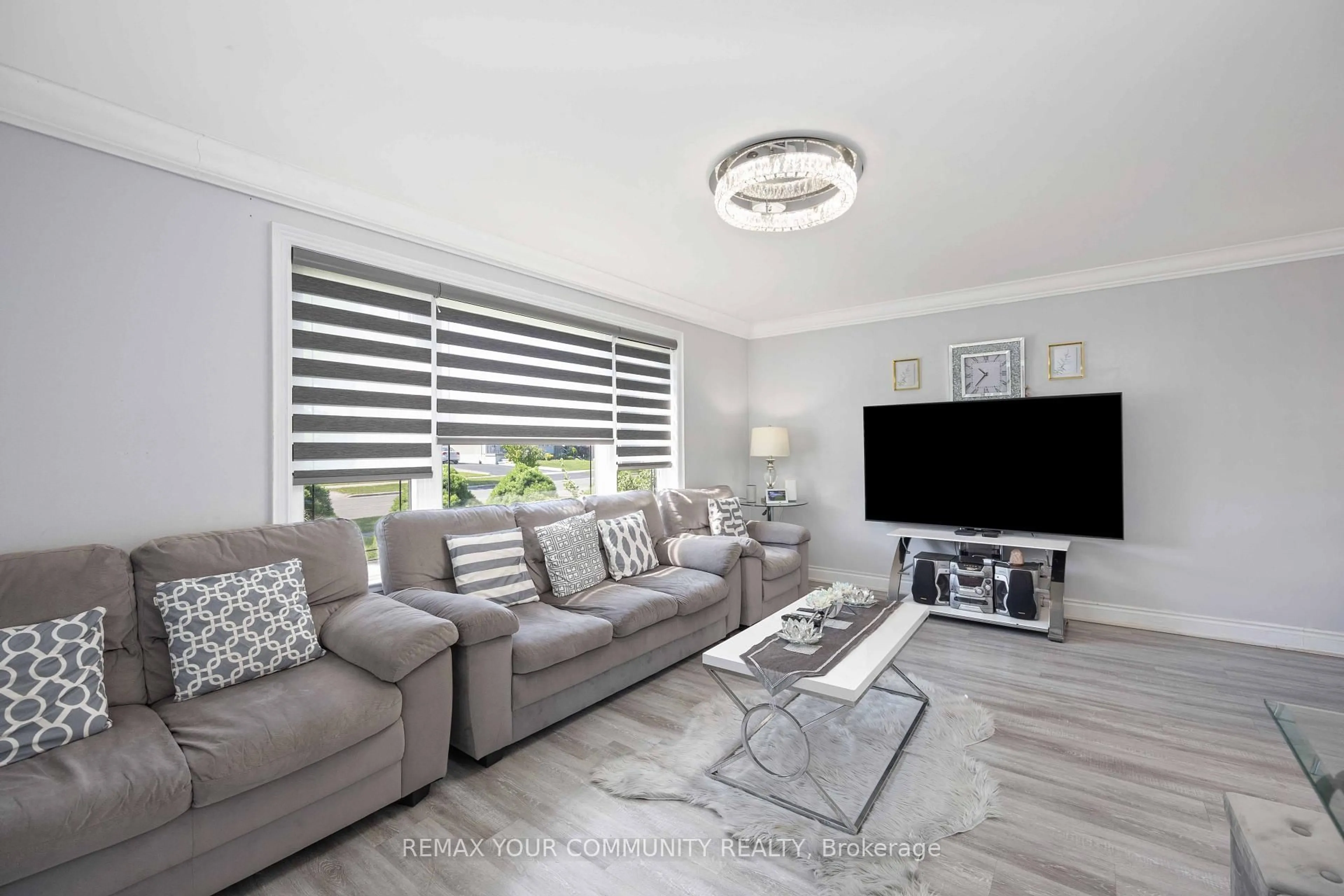 Living room with furniture, unknown for 62 Secroft Cres, Toronto Ontario M3N 1R6