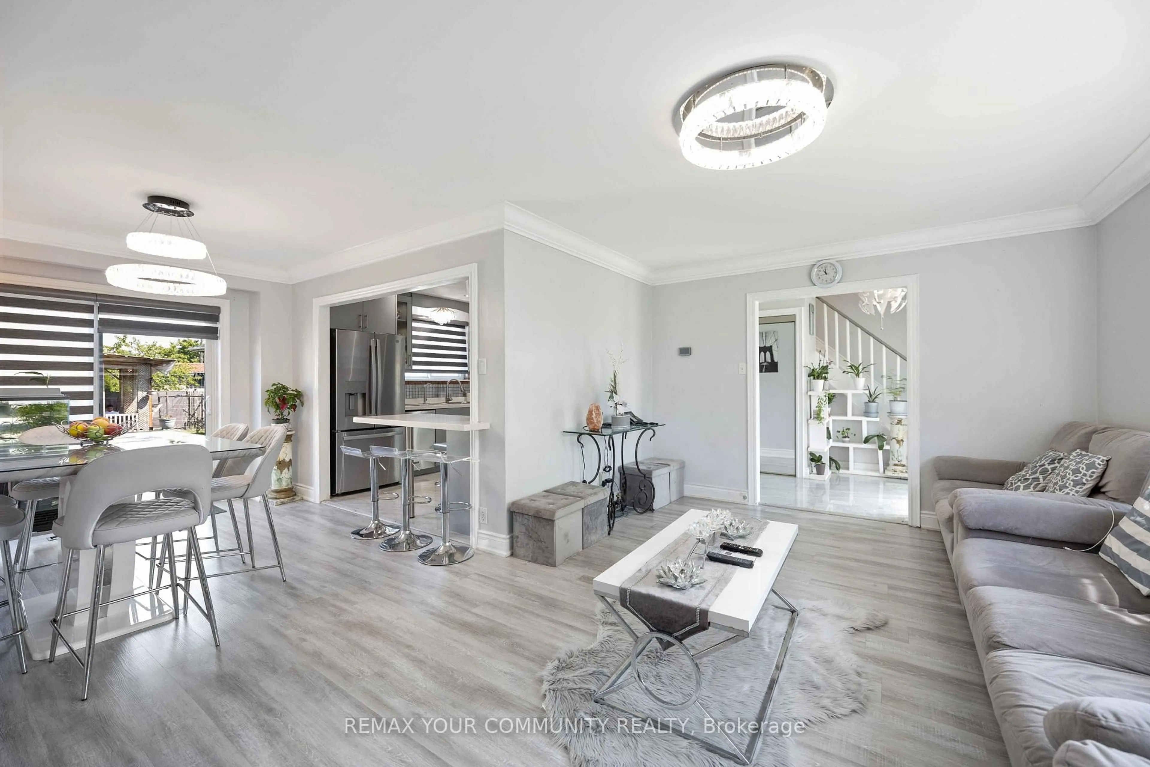 Open concept kitchen, unknown for 62 Secroft Cres, Toronto Ontario M3N 1R6