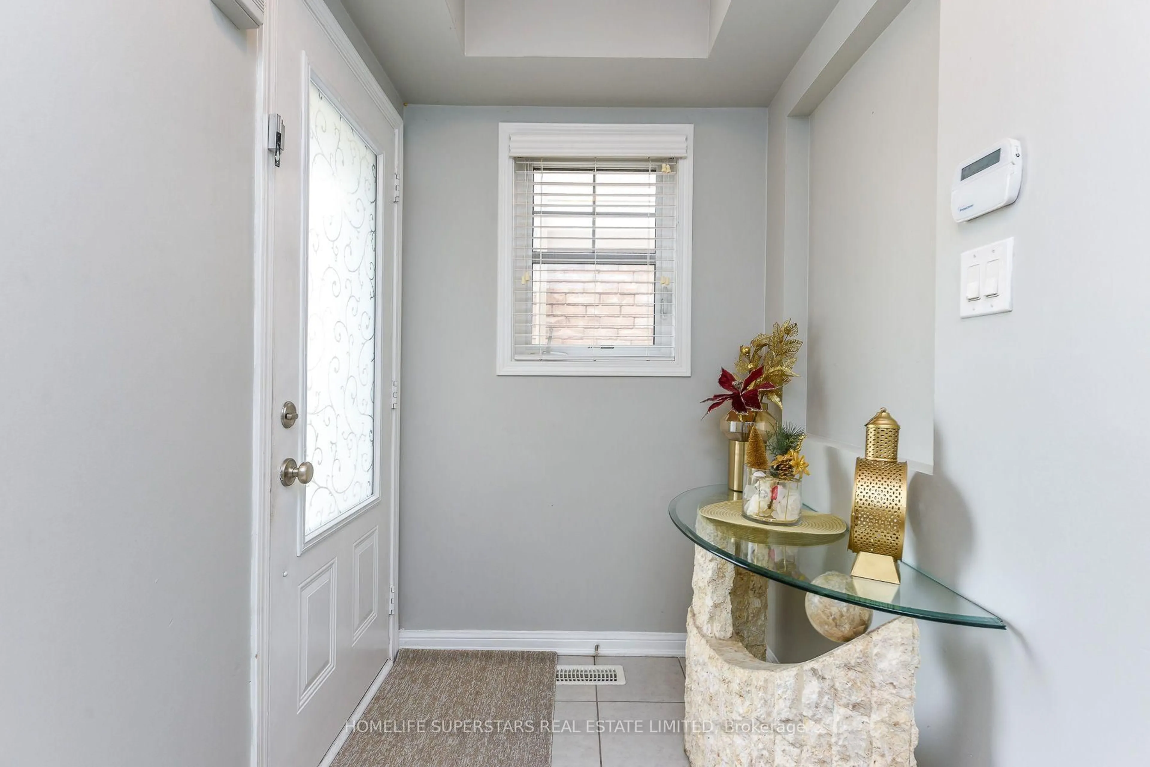 Indoor entryway for 8 Miracle Tr, Brampton Ontario L7A 0Y3