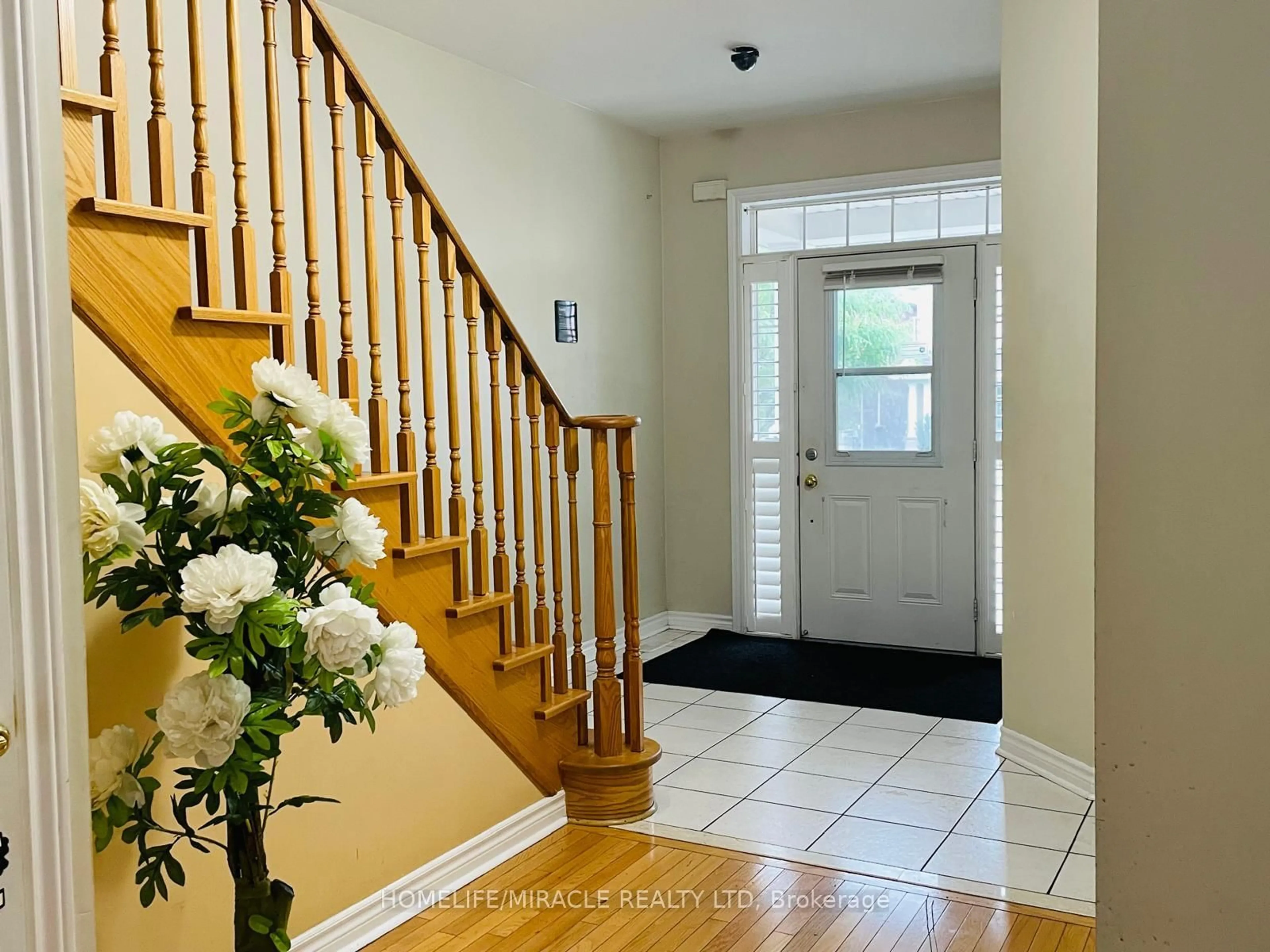 Indoor entryway for 88 Summitgreen Cres, Brampton Ontario L6R 0T5