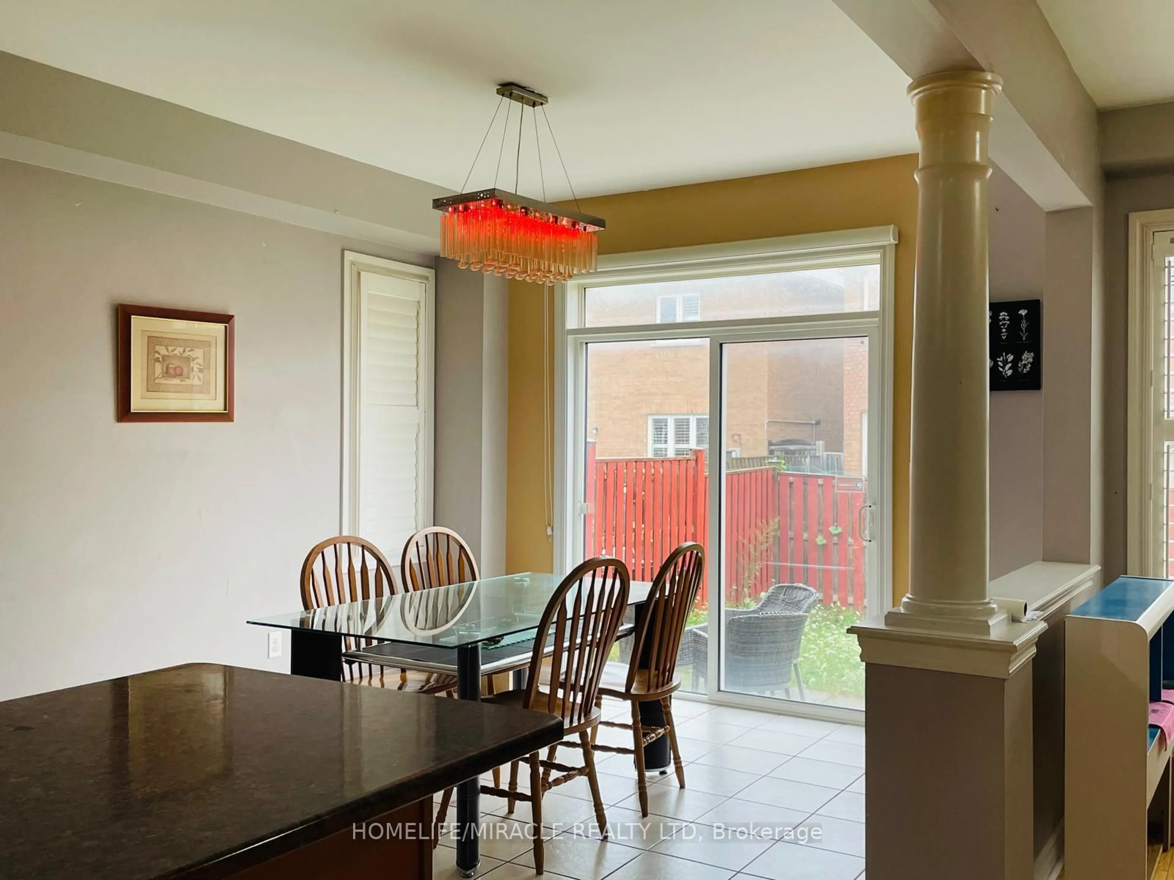 Dining room, ceramic/tile floor for 88 Summitgreen Cres, Brampton Ontario L6R 0T5