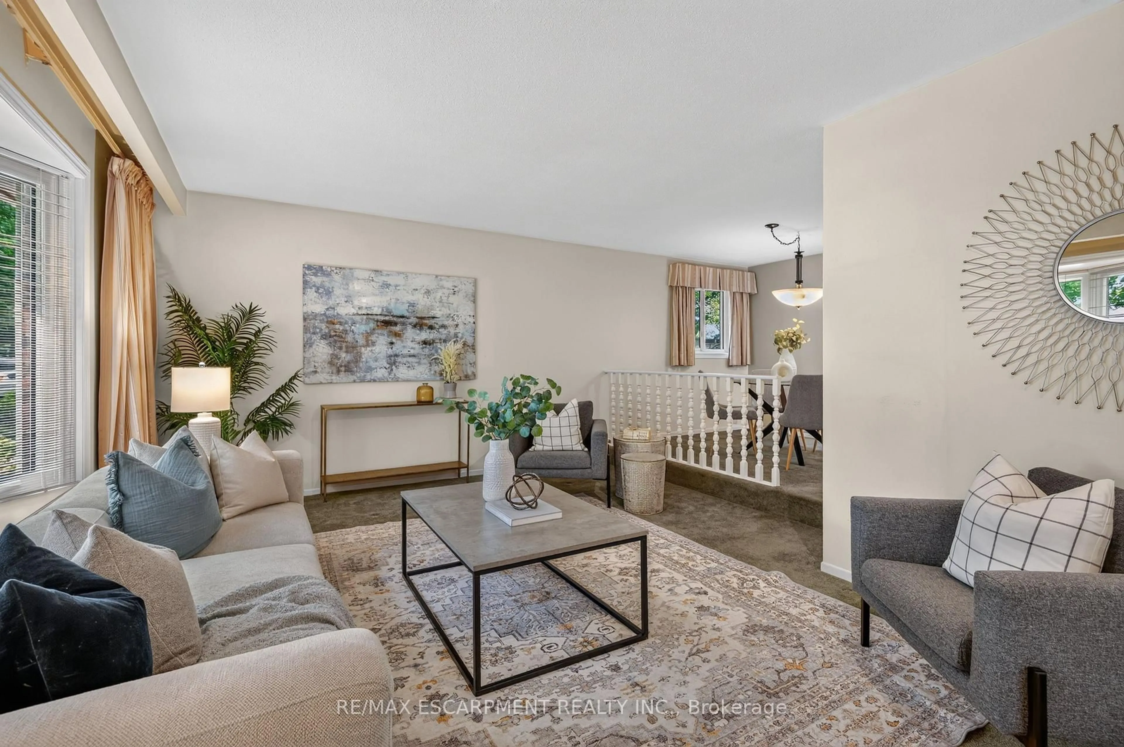 Living room with furniture, unknown for 615 Meadow Lane, Burlington Ontario L7L 4R9
