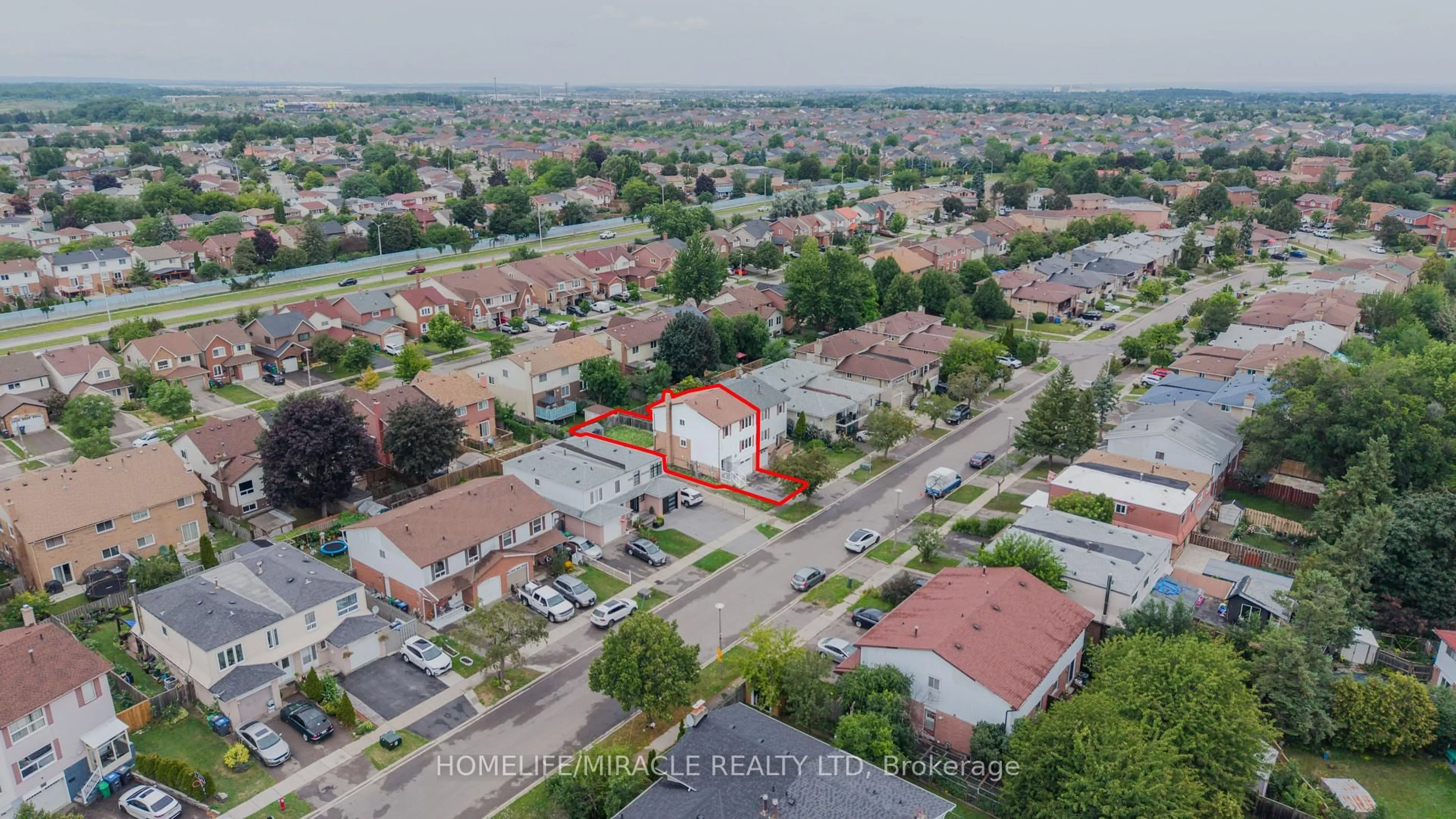 A pic from outside/outdoor area/front of a property/back of a property/a pic from drone, street for 115 Bruce Beer Dr, Brampton Ontario L6V 2Z7