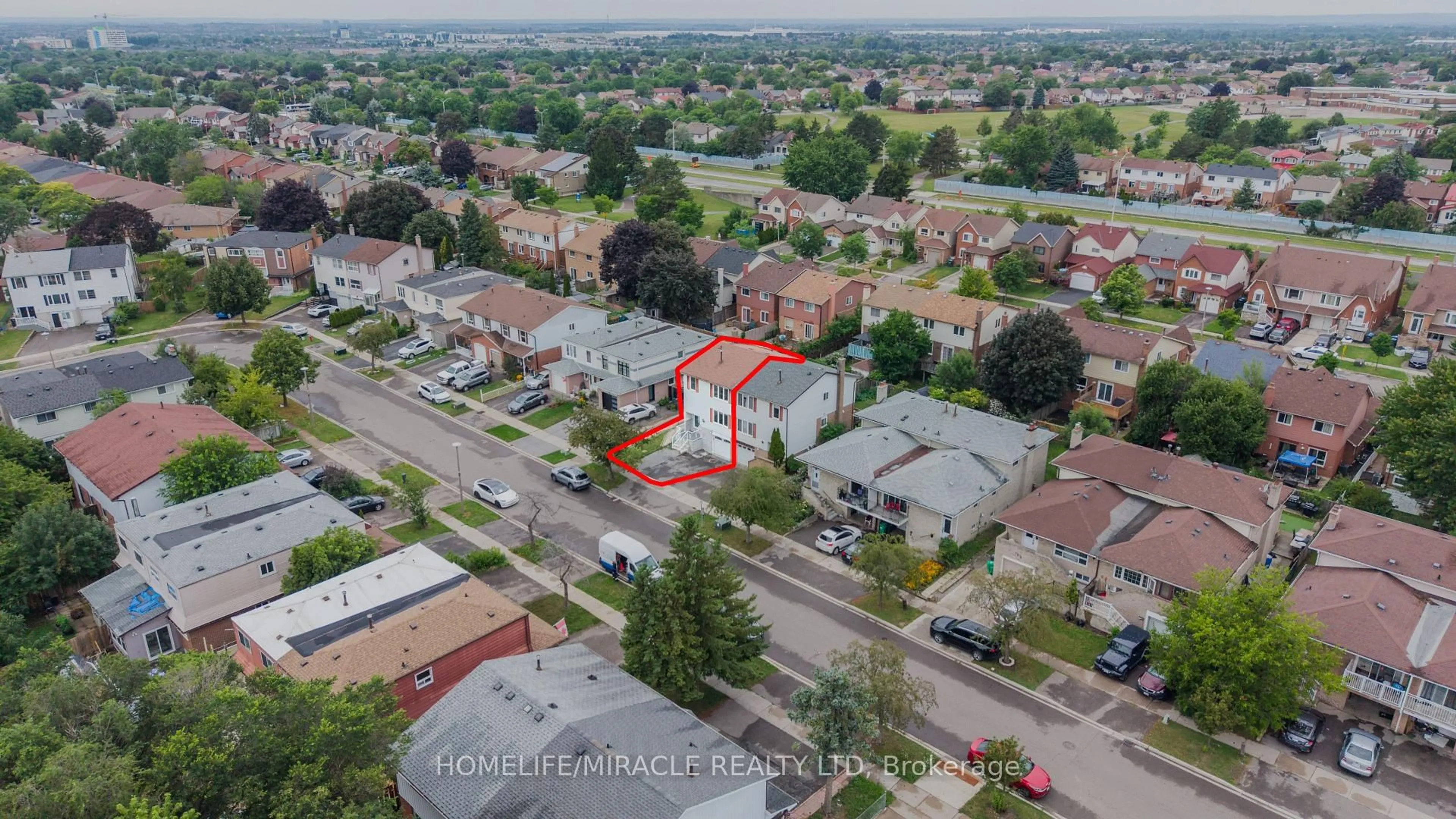A pic from outside/outdoor area/front of a property/back of a property/a pic from drone, street for 115 Bruce Beer Dr, Brampton Ontario L6V 2Z7