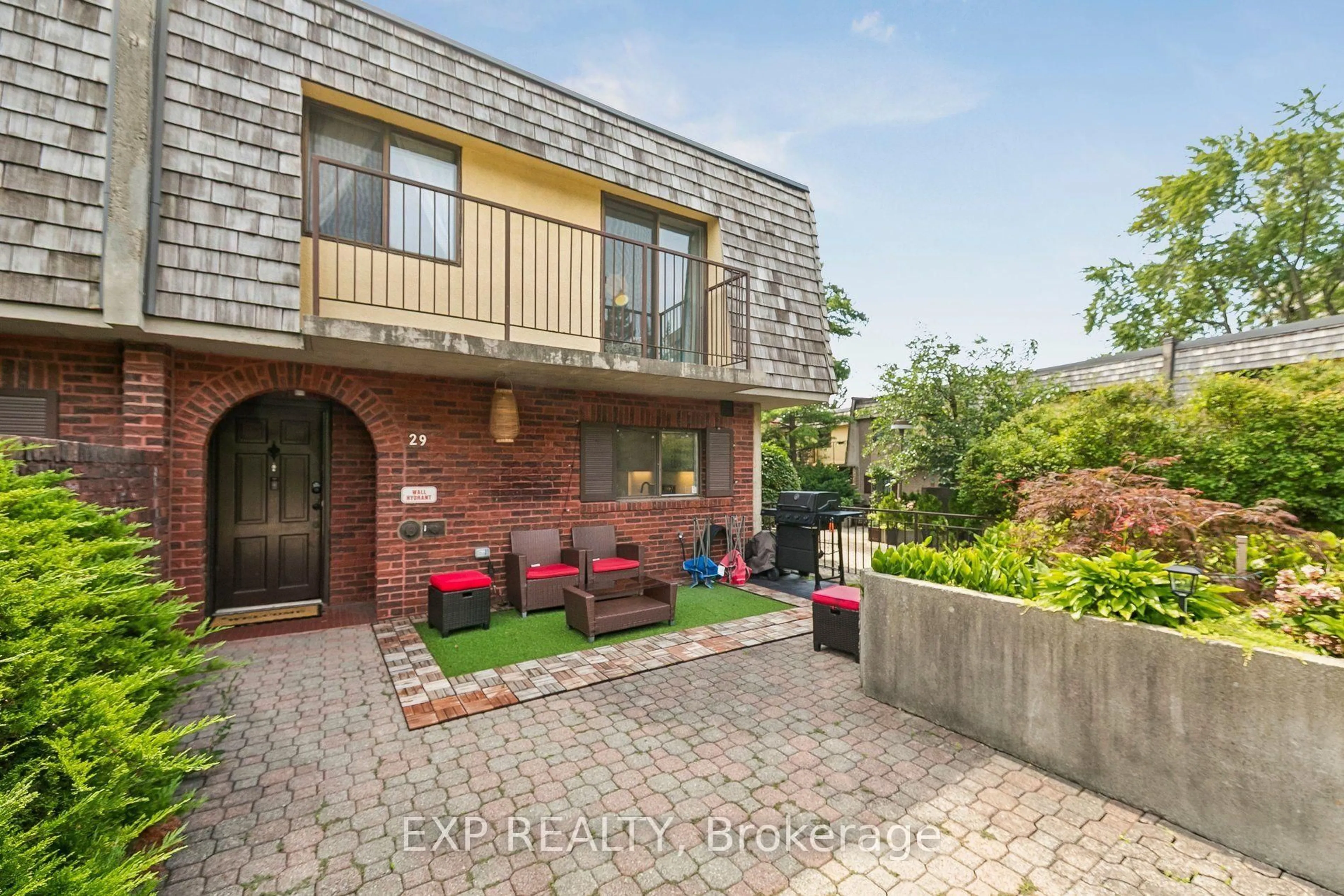 Home with brick exterior material, street for 1250 Mississauga Valley Blvd #29, Mississauga Ontario L5A 3R6