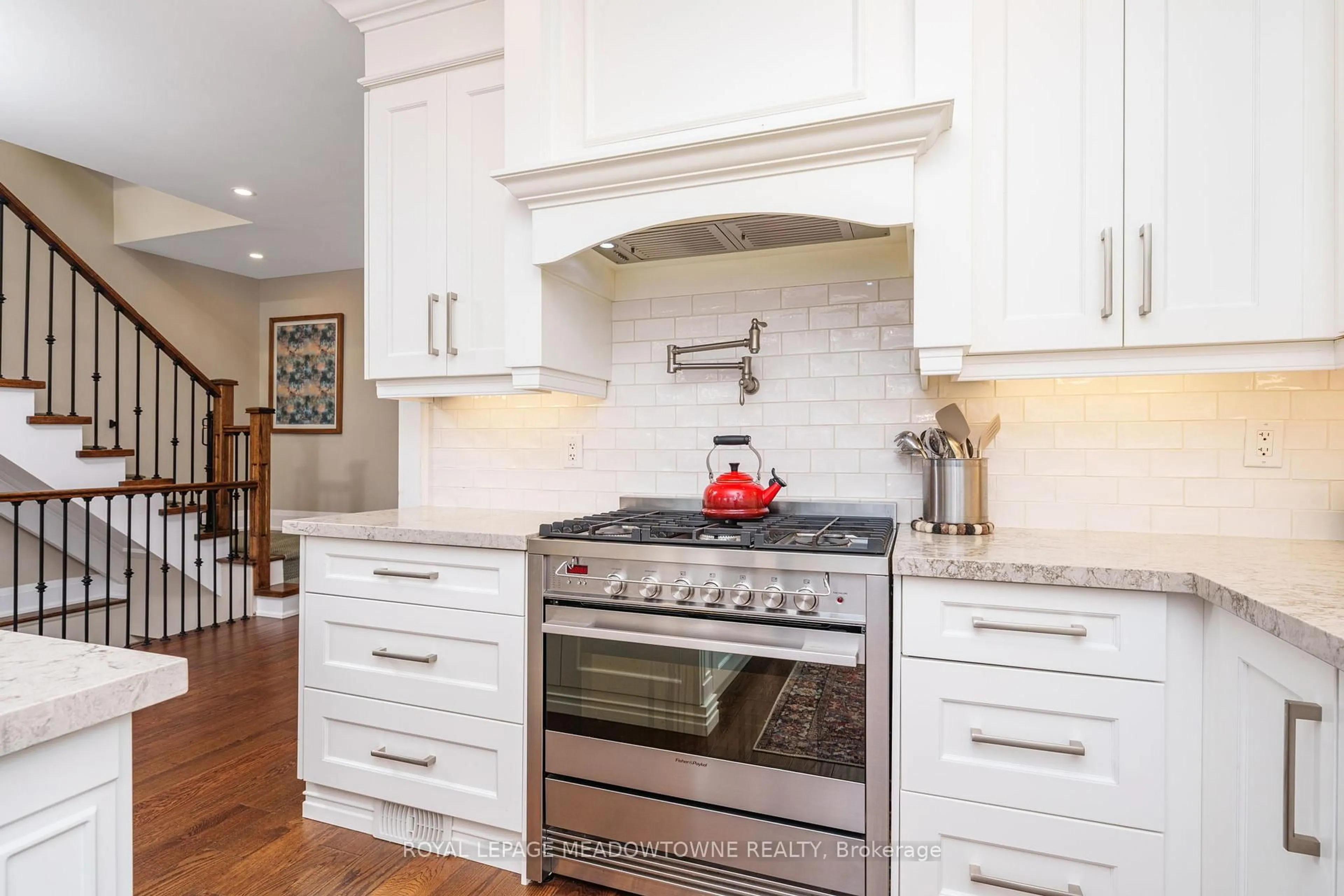 Contemporary kitchen, unknown for 2 Bennett Pl, Halton Hills Ontario L7G 2X7