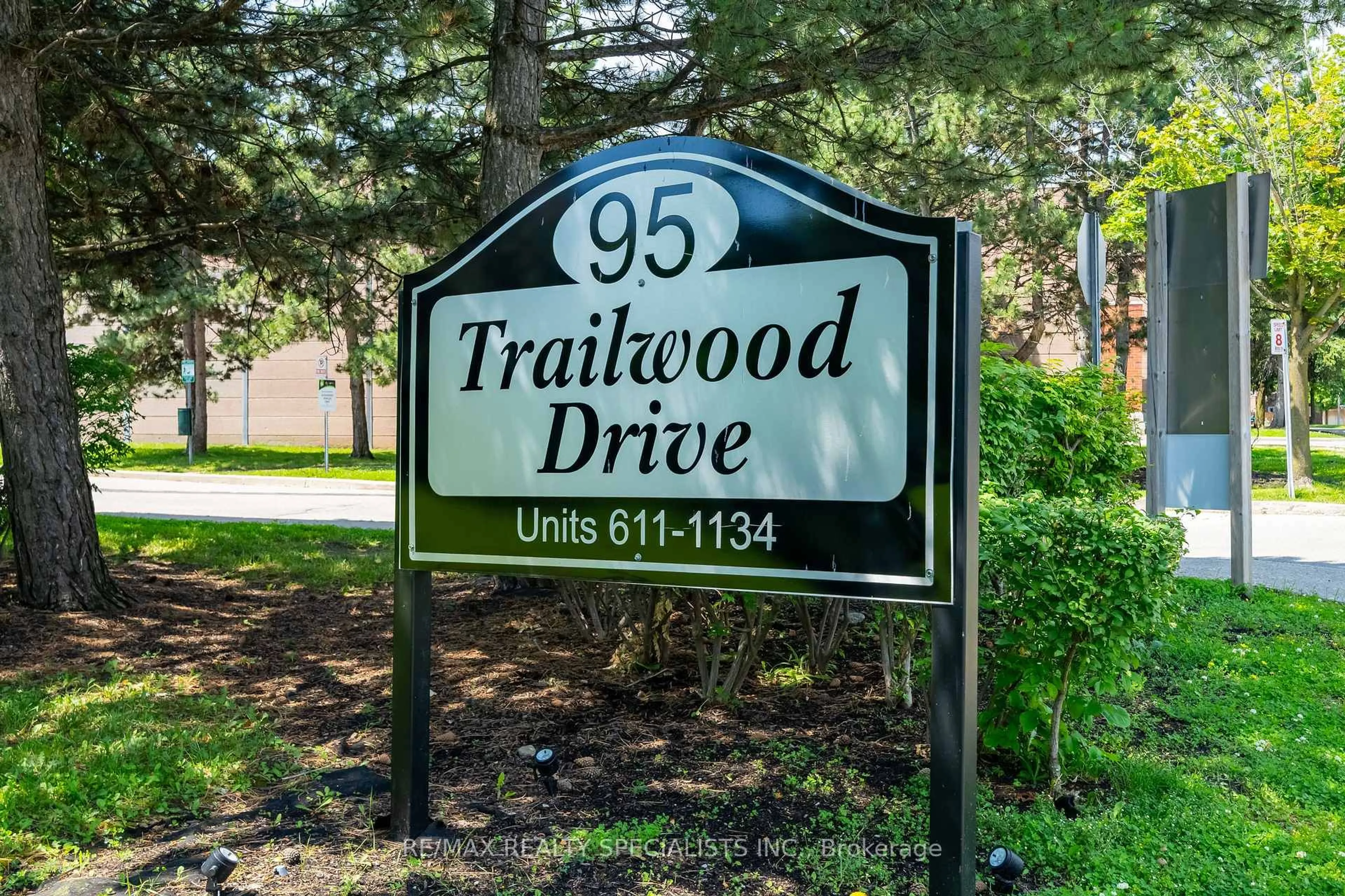 Indoor foyer for 95 Trailwood Dr #612, Mississauga Ontario L4Z 3L2