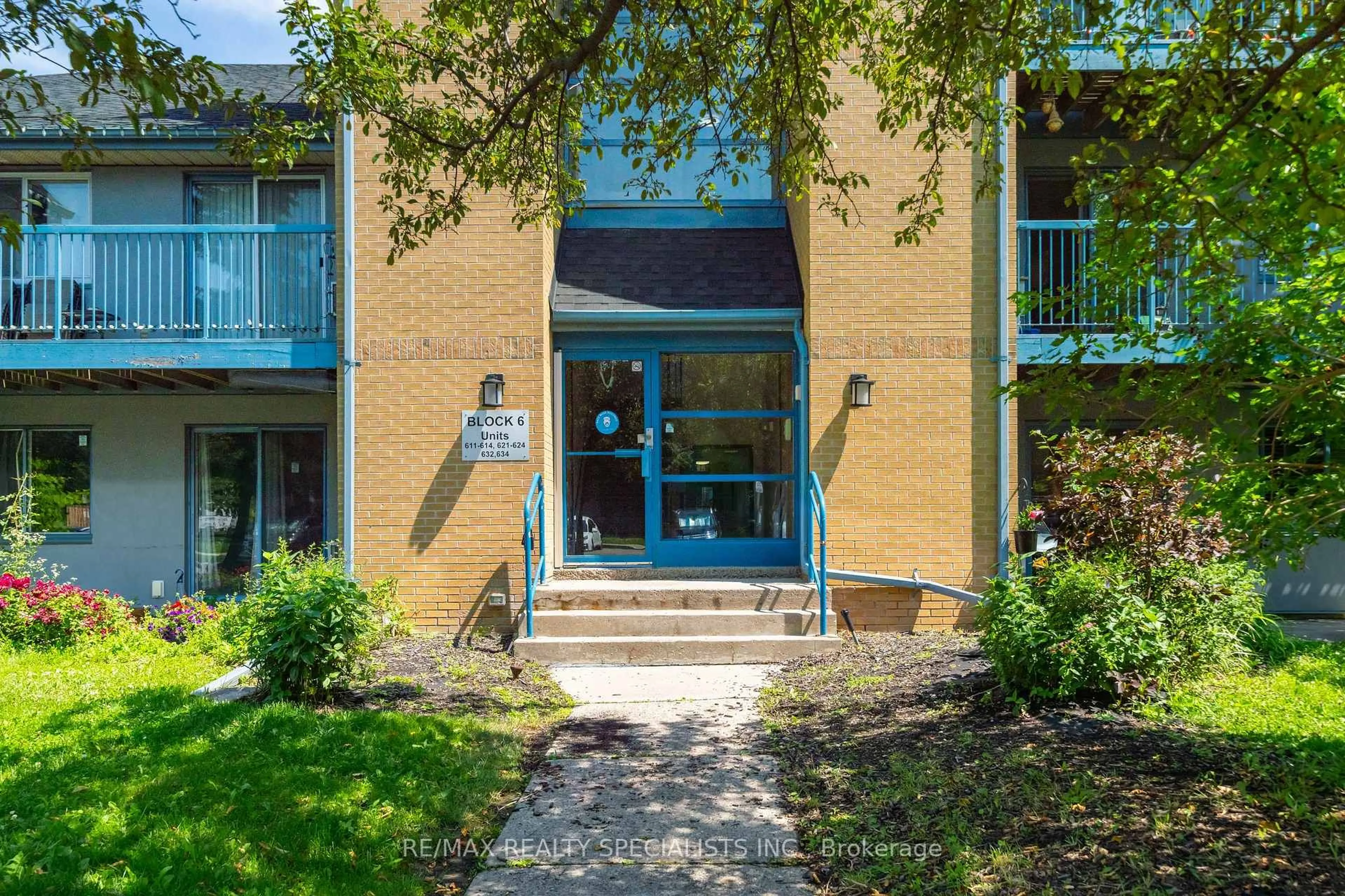 Indoor foyer for 95 Trailwood Dr #612, Mississauga Ontario L4Z 3L2