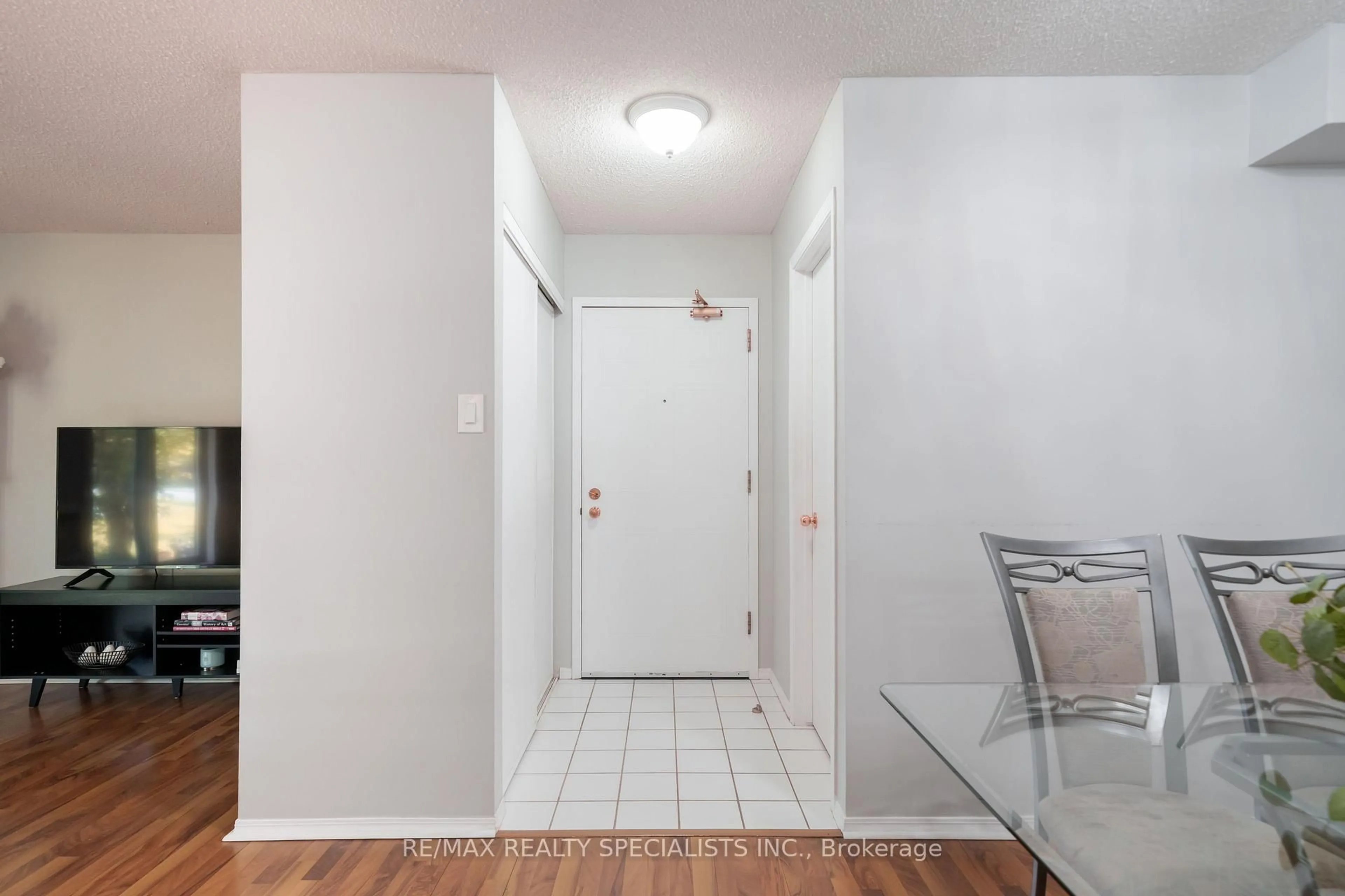 Indoor entryway for 95 Trailwood Dr #612, Mississauga Ontario L4Z 3L2