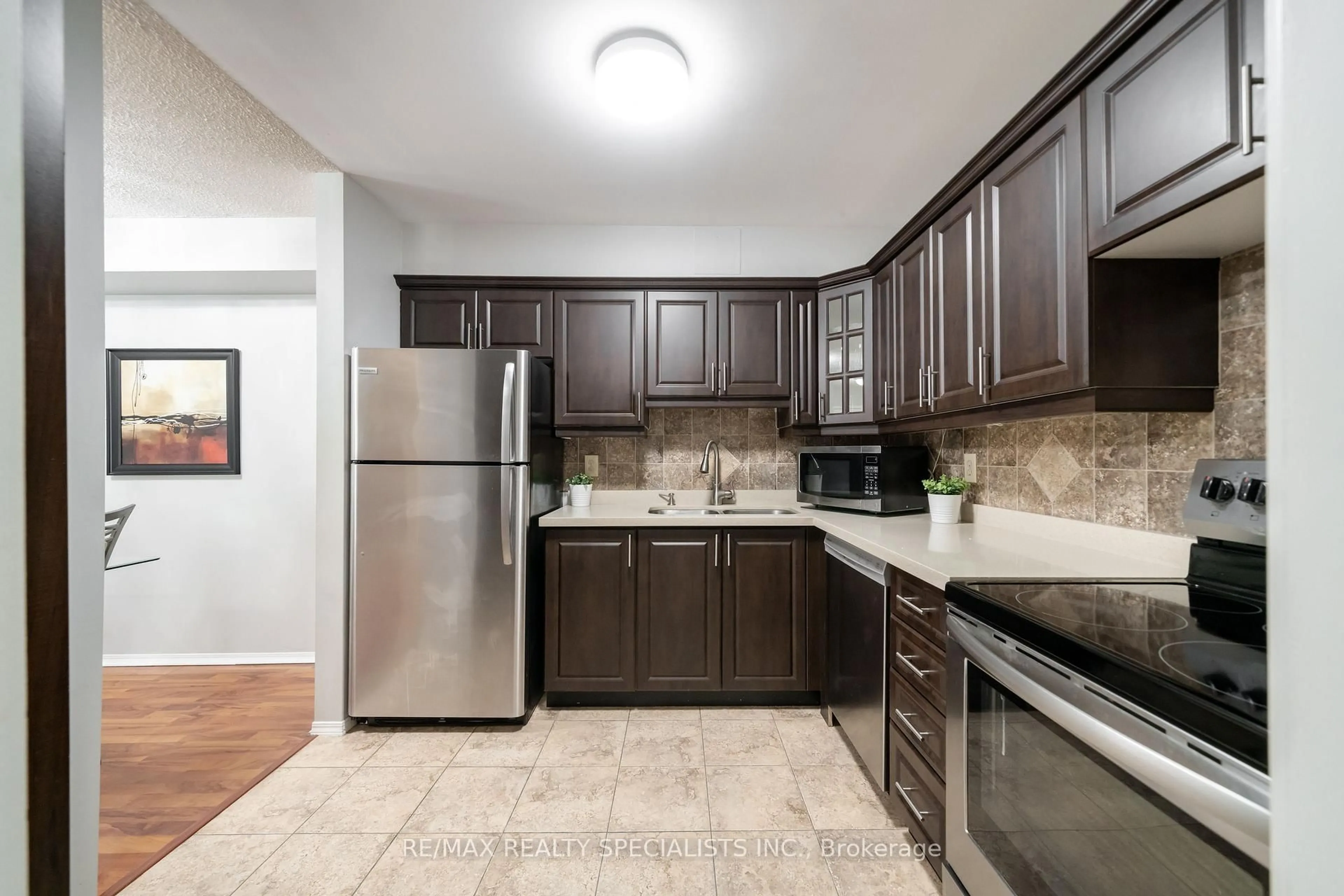 Standard kitchen, ceramic/tile floor for 95 Trailwood Dr #612, Mississauga Ontario L4Z 3L2