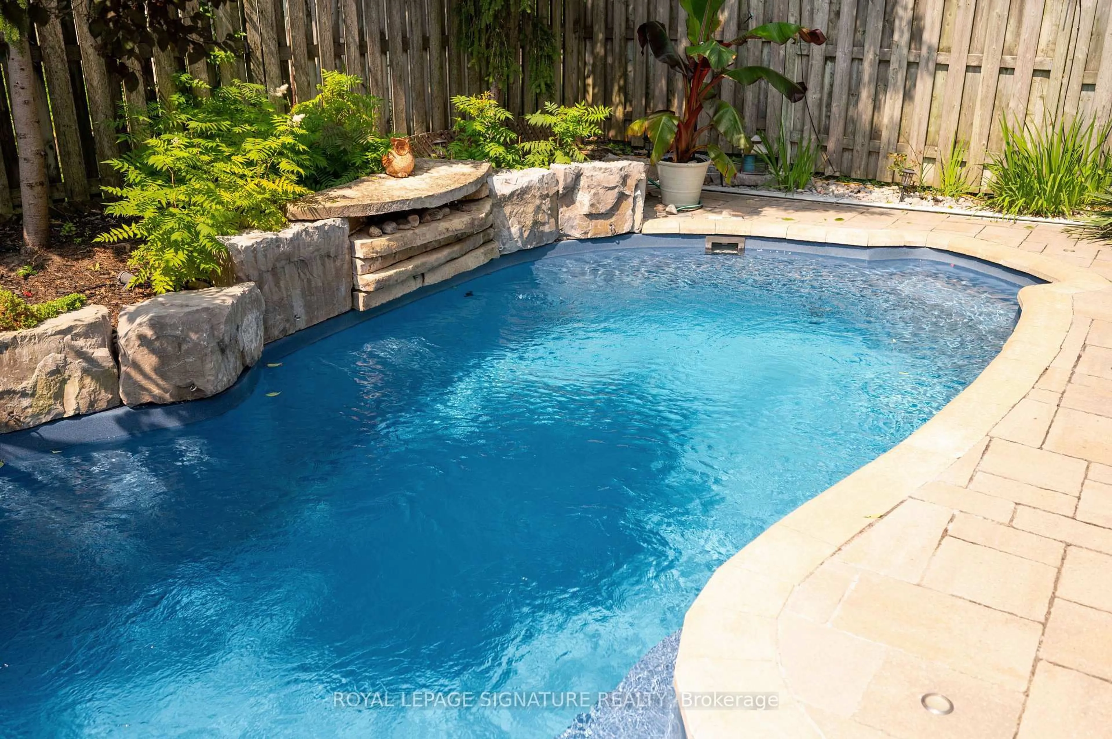 Pool for 7134 Hallsands Dr, Mississauga Ontario L5N 7T2
