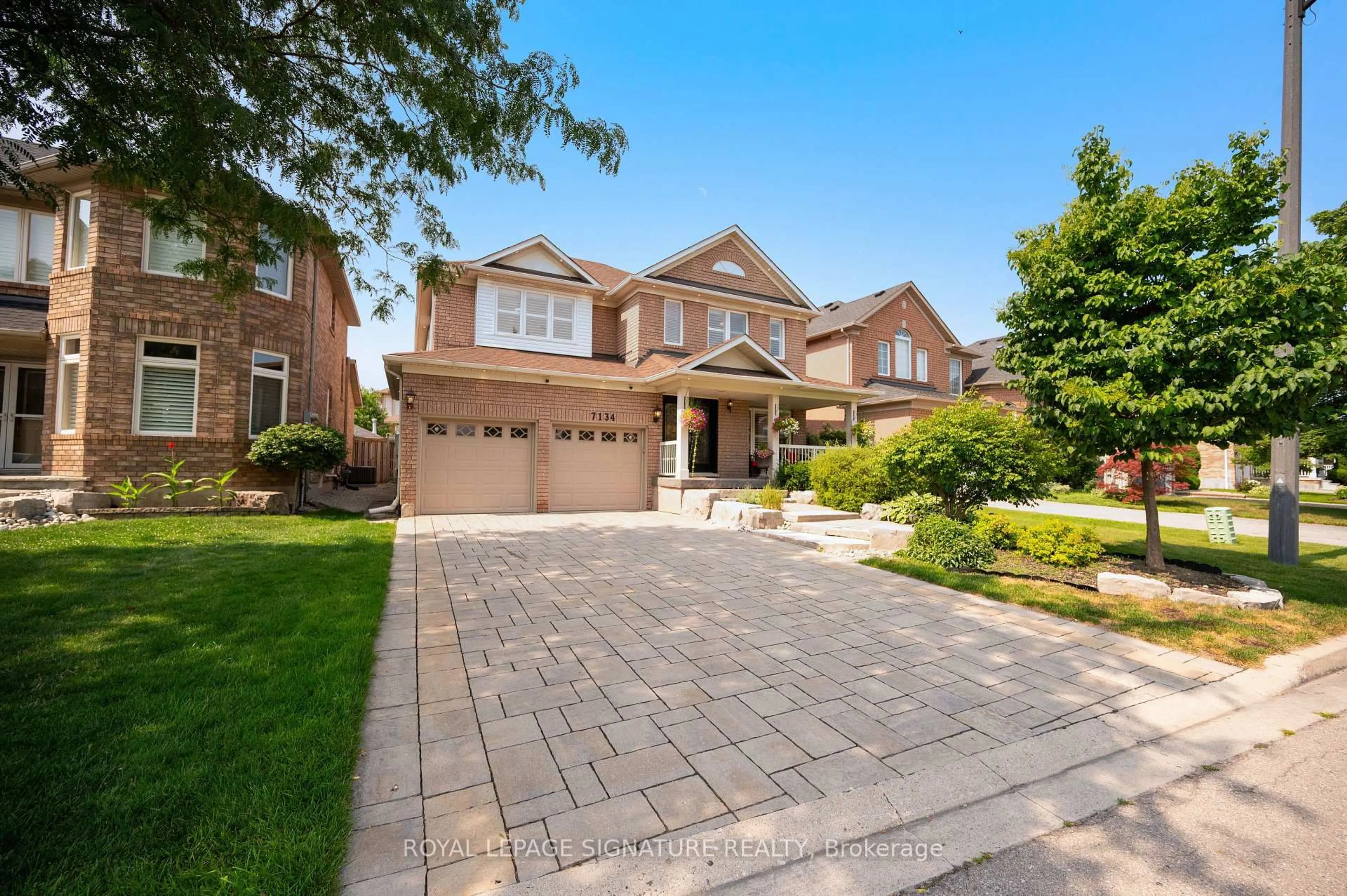 Home with brick exterior material, street for 7134 Hallsands Dr, Mississauga Ontario L5N 7T2