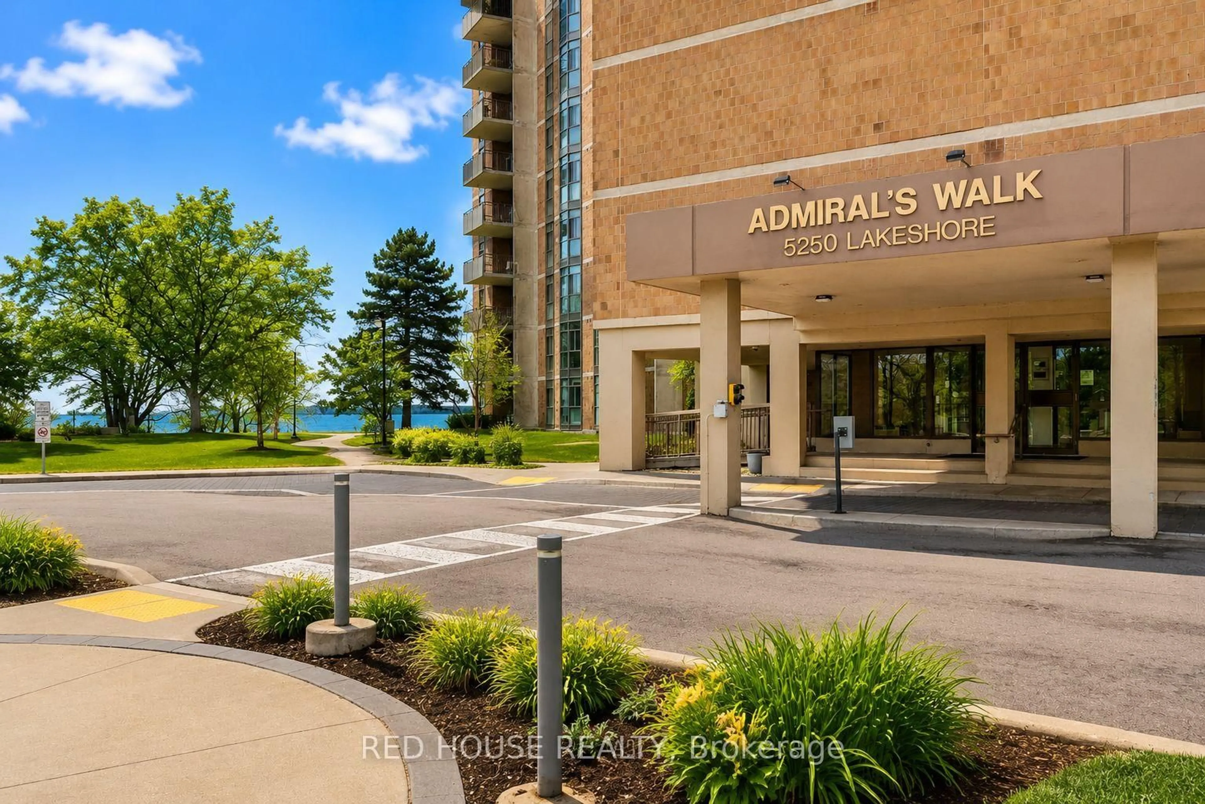 Indoor foyer for 5250 Lakeshore Rd #809, Burlington Ontario L7L 5L2