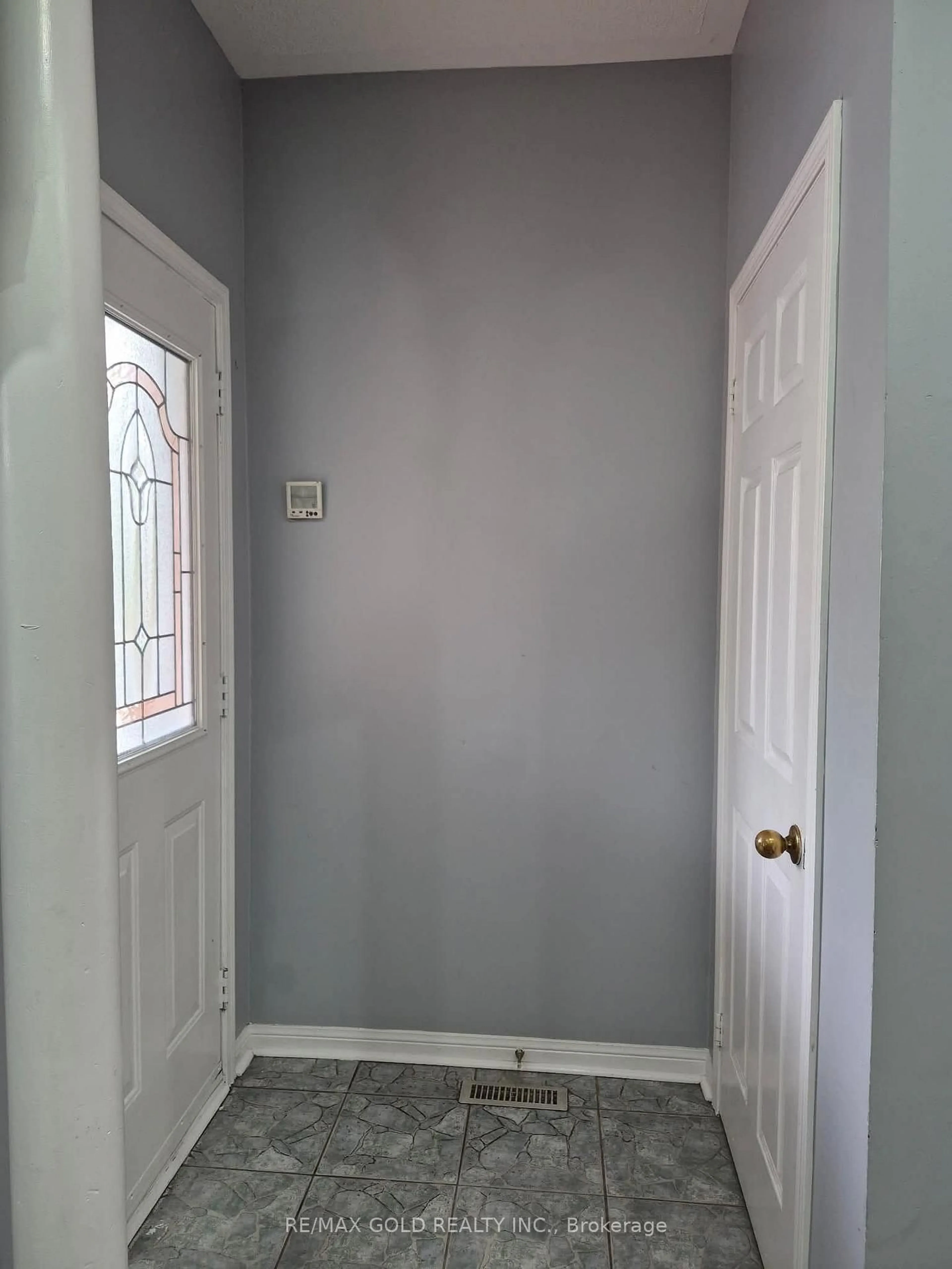 Indoor entryway for 22 Blue Whale Blvd, Brampton Ontario L6R 2M2