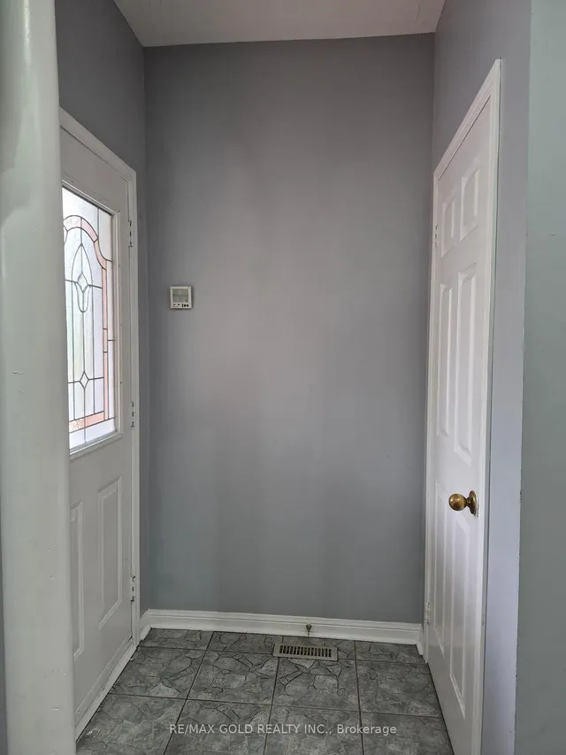 22 Blue Whale Blvd, Brampton 2