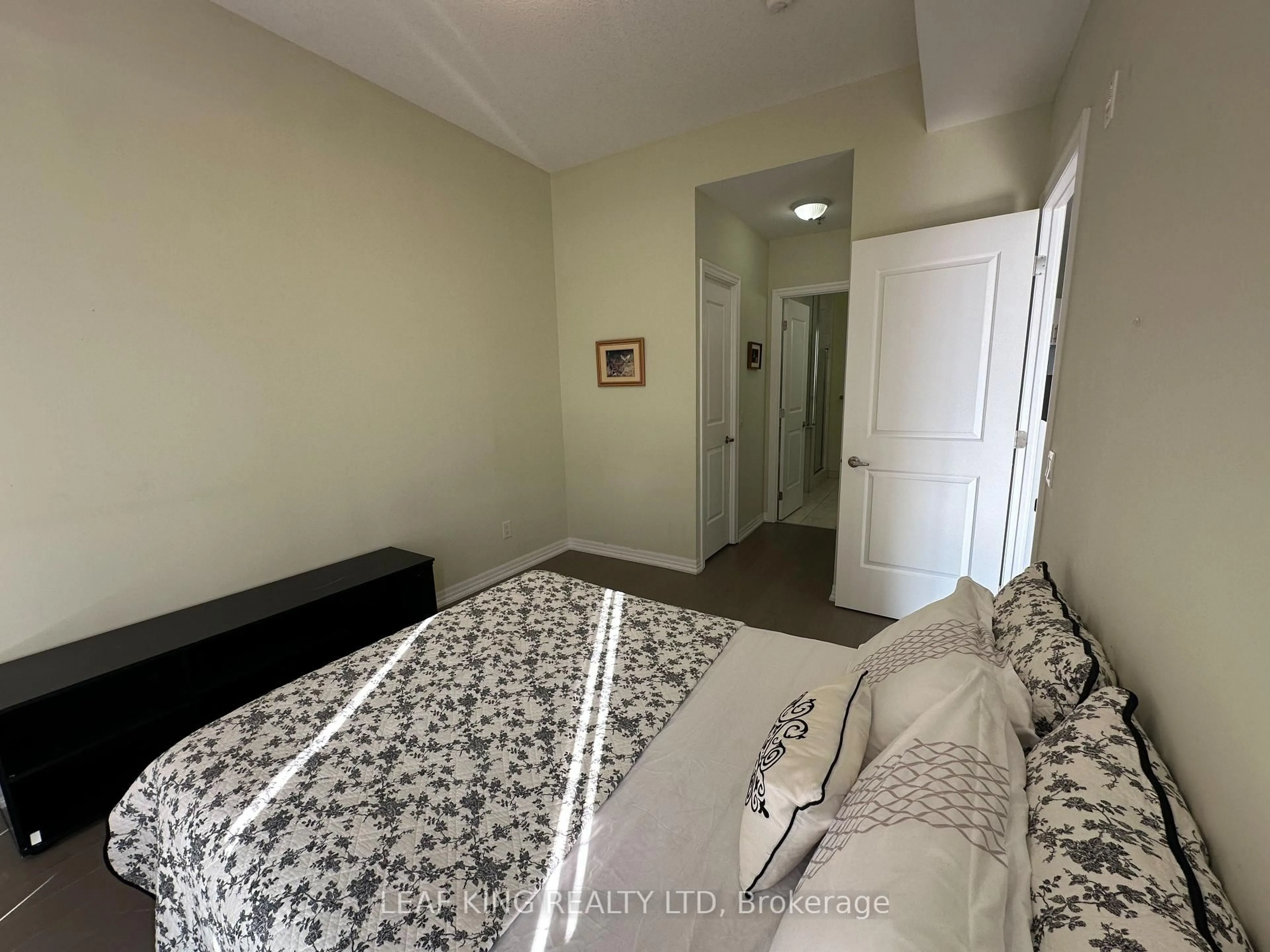 A pic of a room for 5001 Corporate Dr #704, Burlington Ontario L7L 0H5