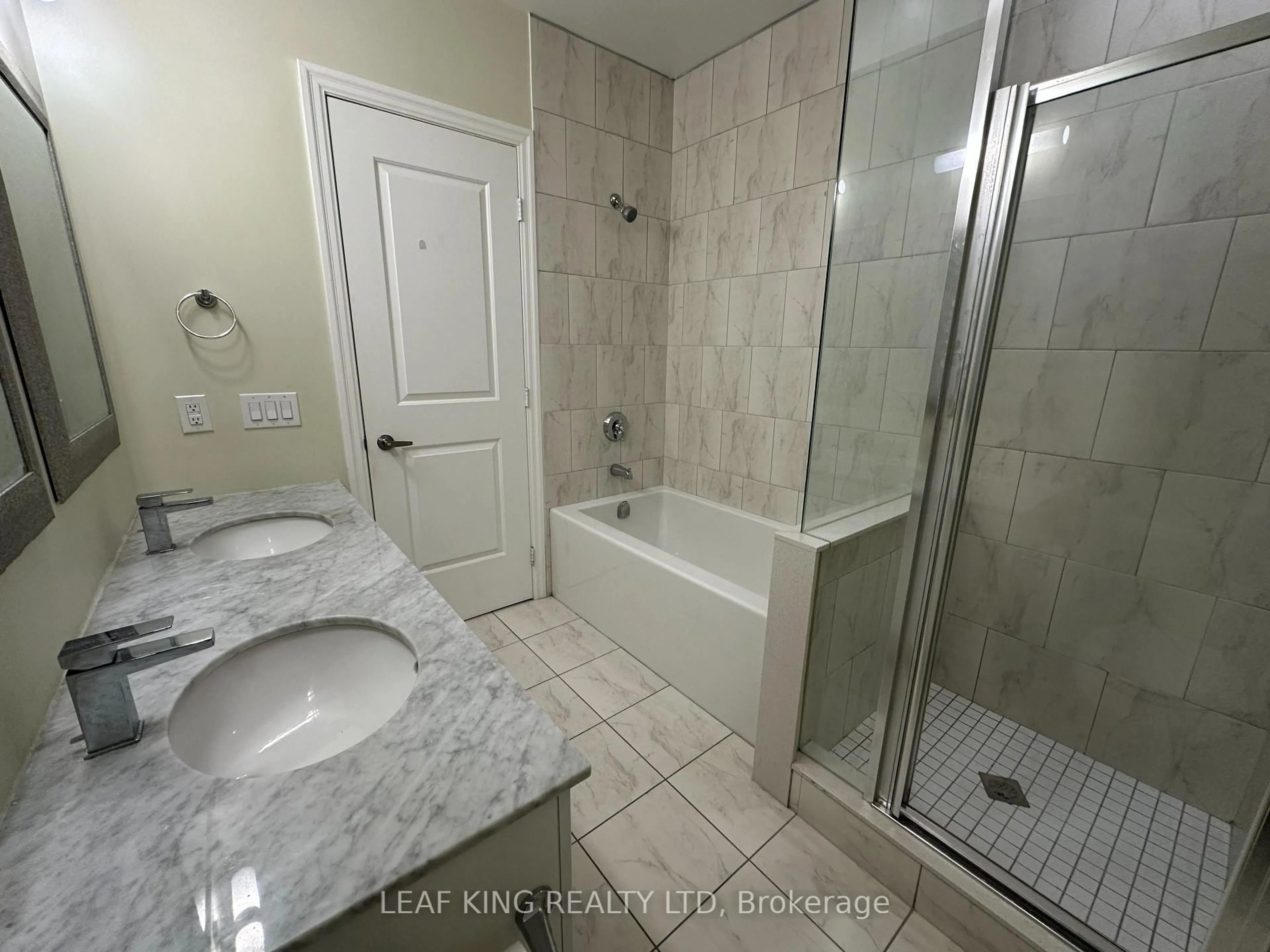 Standard bathroom, ceramic/tile floor for 5001 Corporate Dr #704, Burlington Ontario L7L 0H5