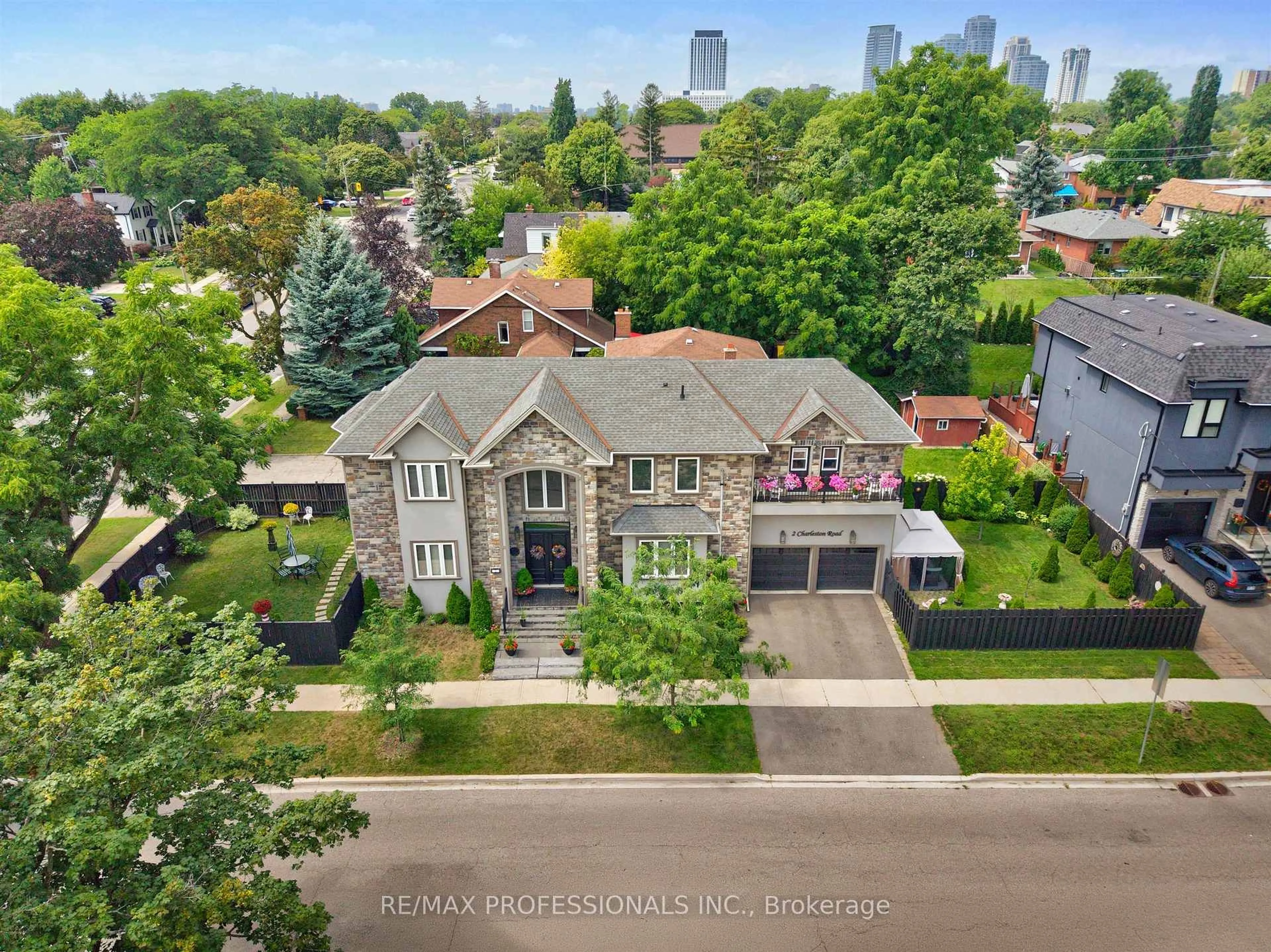 A pic from outside/outdoor area/front of a property/back of a property/a pic from drone, street for 2 Charleston Rd, Toronto Ontario M9B 4M7