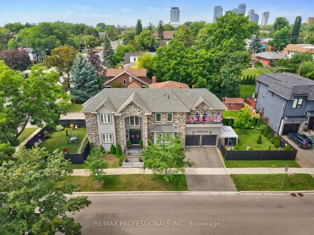 2 Charleston Rd, Toronto 4