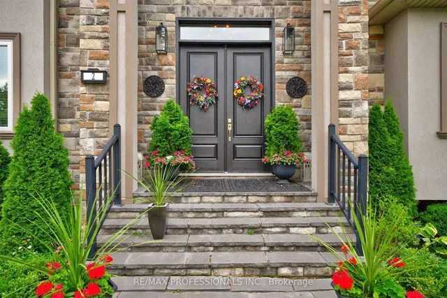2 Charleston Rd, Toronto 5