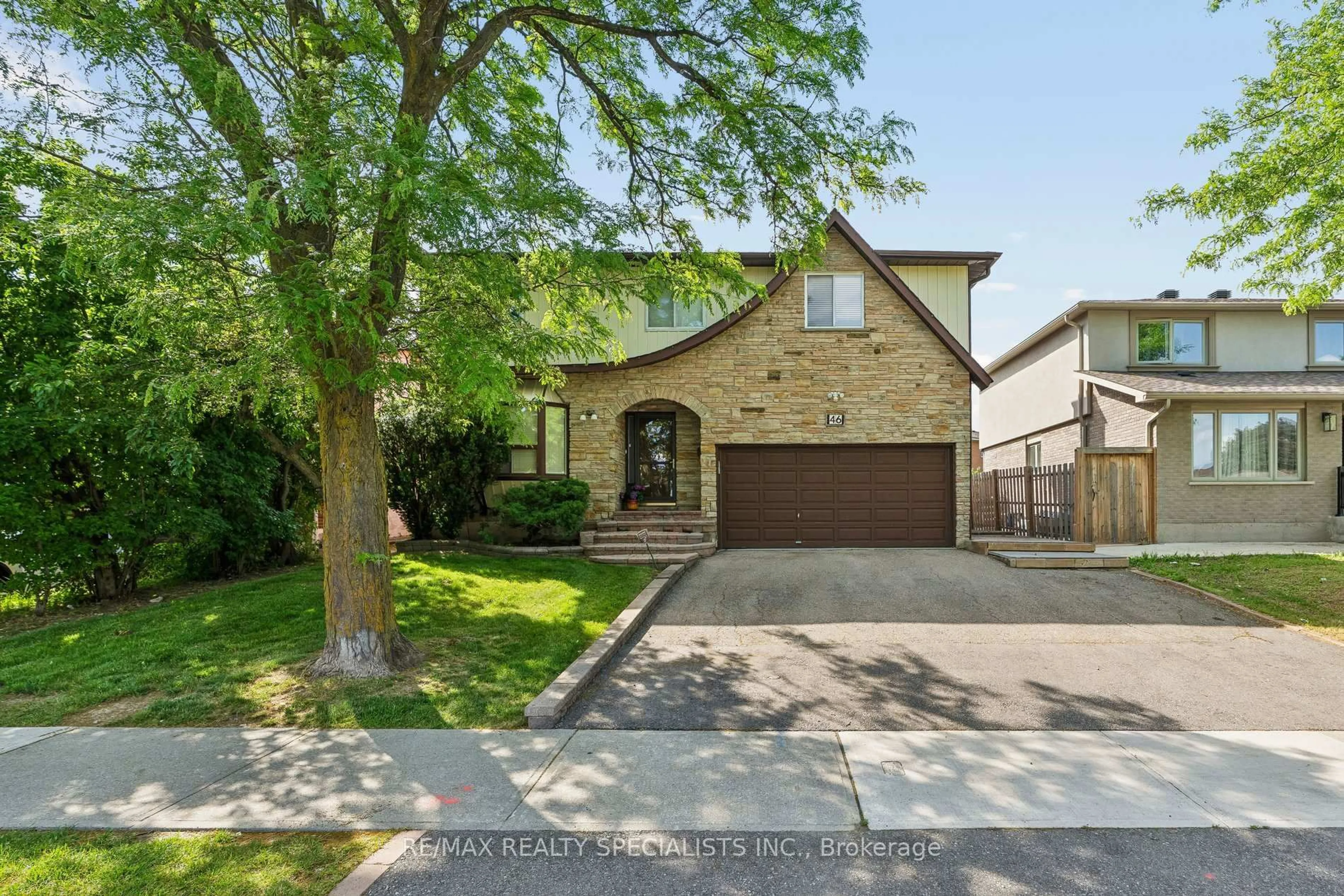 Home with brick exterior material, street for 46 Linkdale Rd, Brampton Ontario L6V 2Y6
