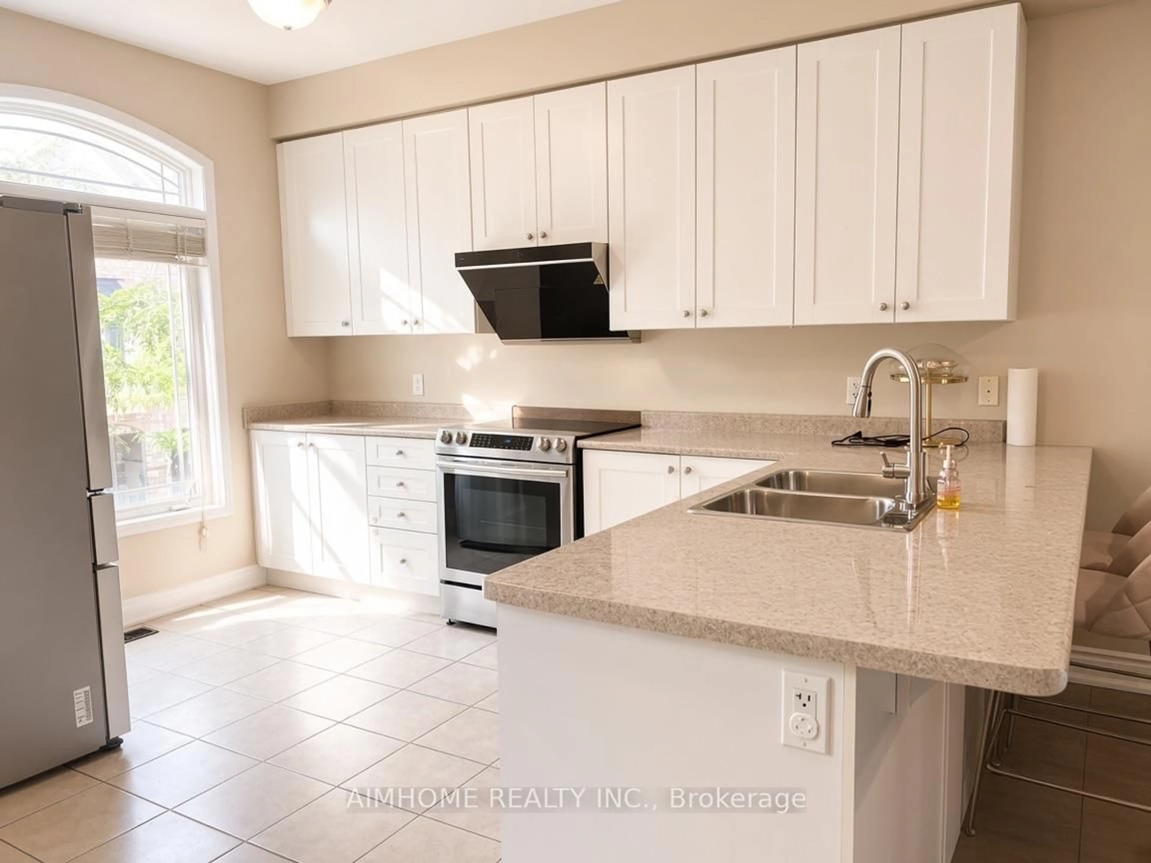 Open concept kitchen, ceramic/tile floor for 6625 Falconer Dr #57, Mississauga Ontario L5N 0C3
