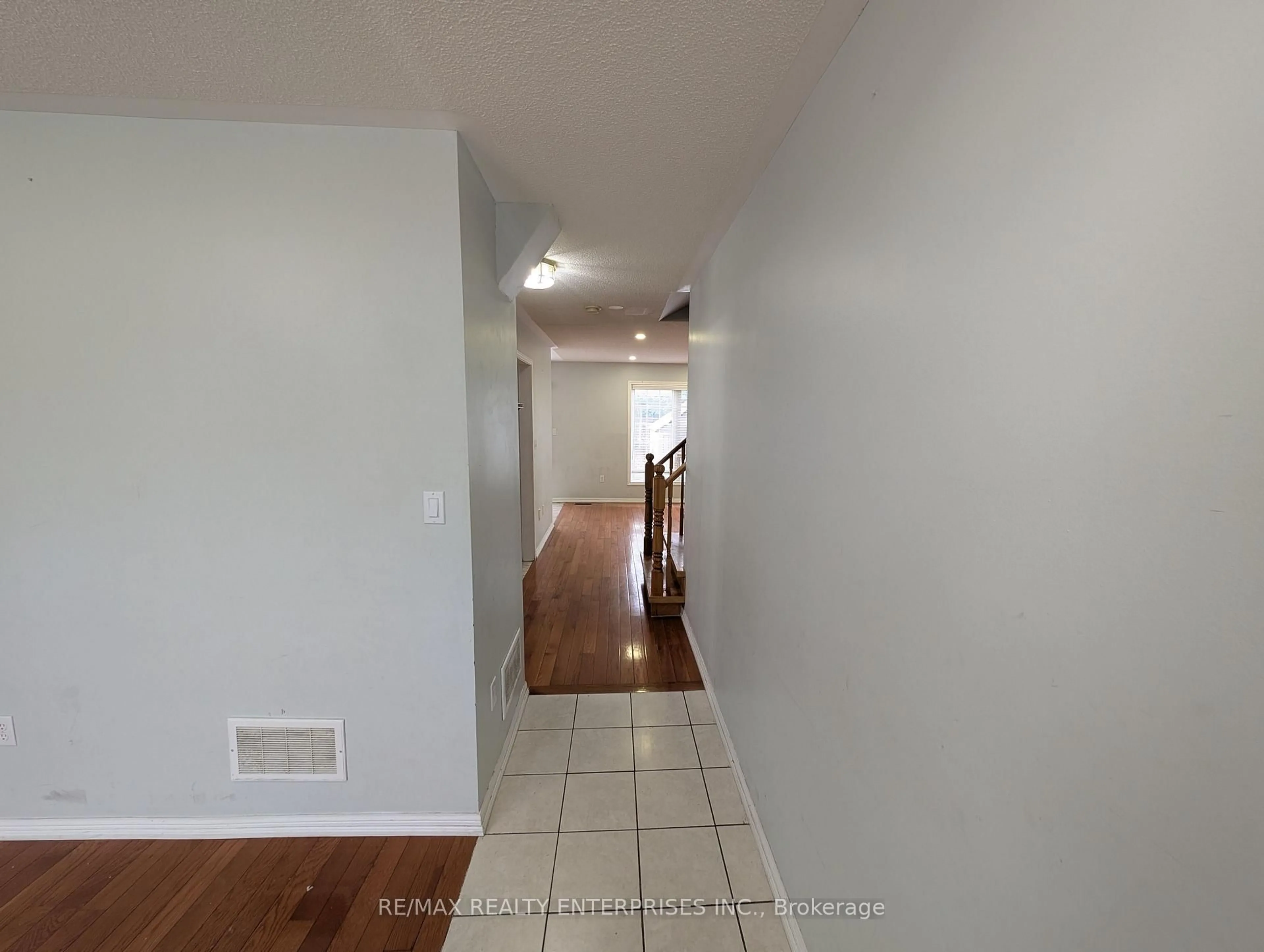 Indoor entryway for 40 Sweetwood Circ, Brampton Ontario L7A 2X7