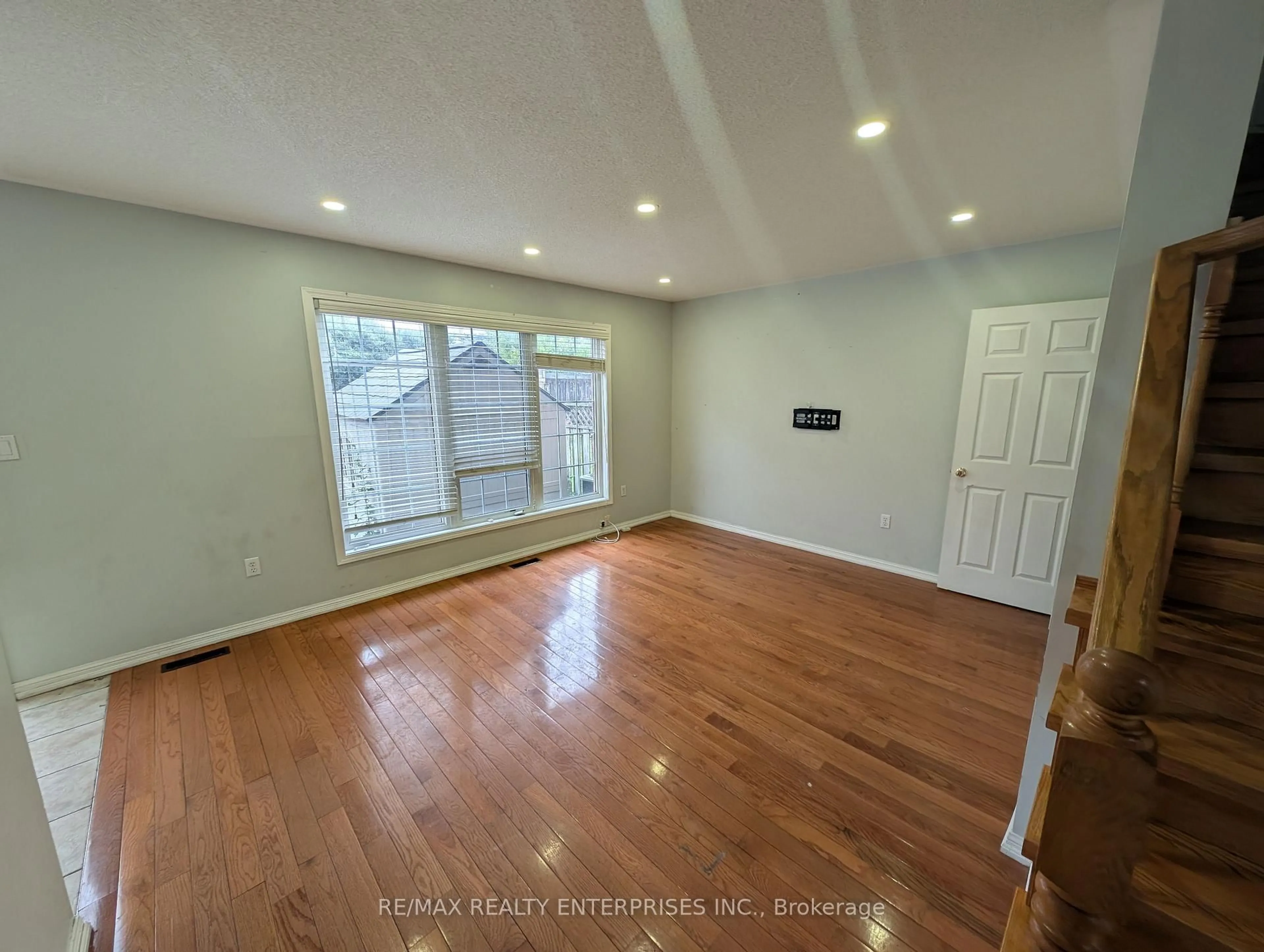 A pic of a room for 40 Sweetwood Circ, Brampton Ontario L7A 2X7