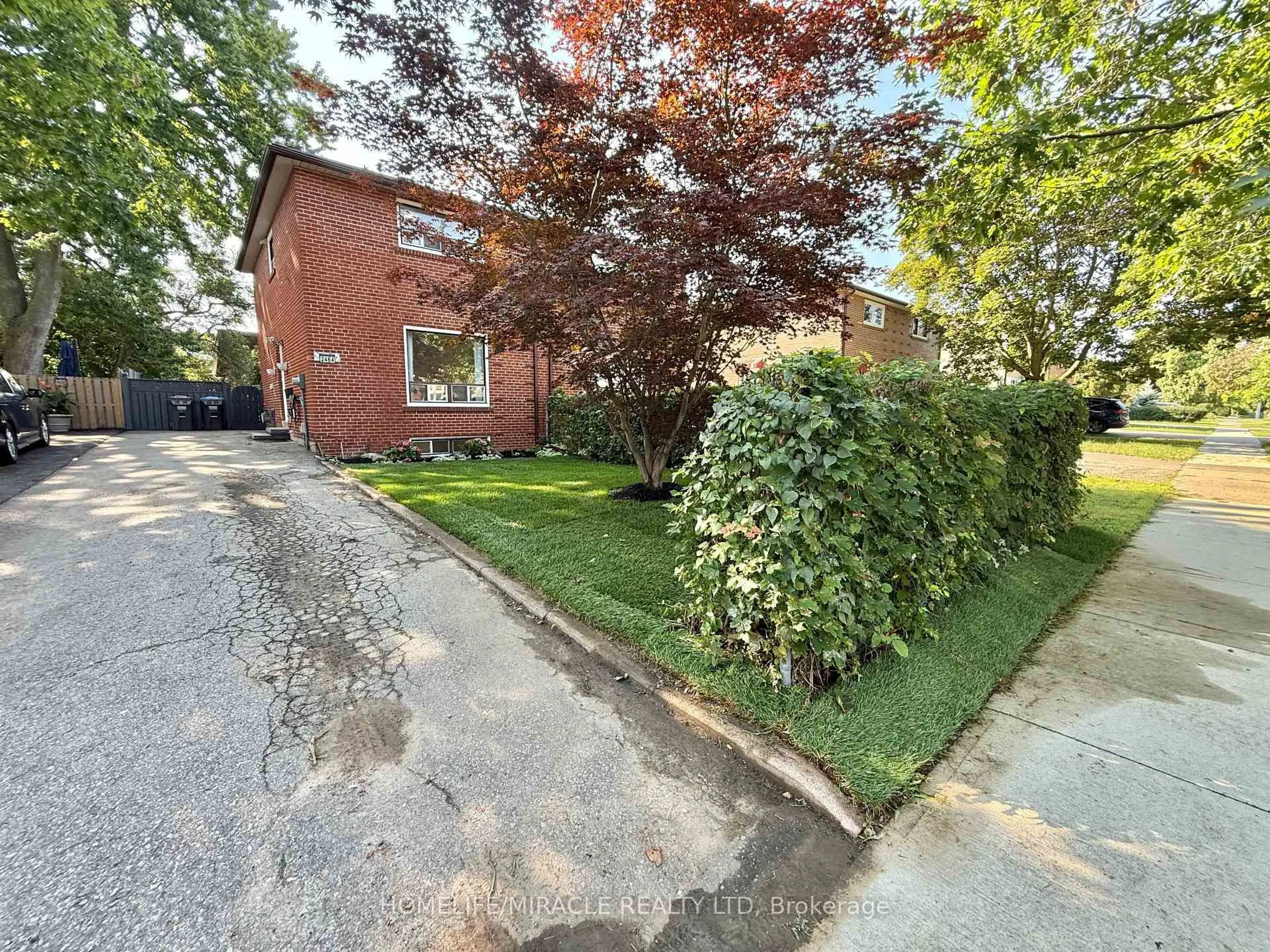 Home with brick exterior material, street for 2464 Brookhurst Rd, Mississauga Ontario L5J 1R3