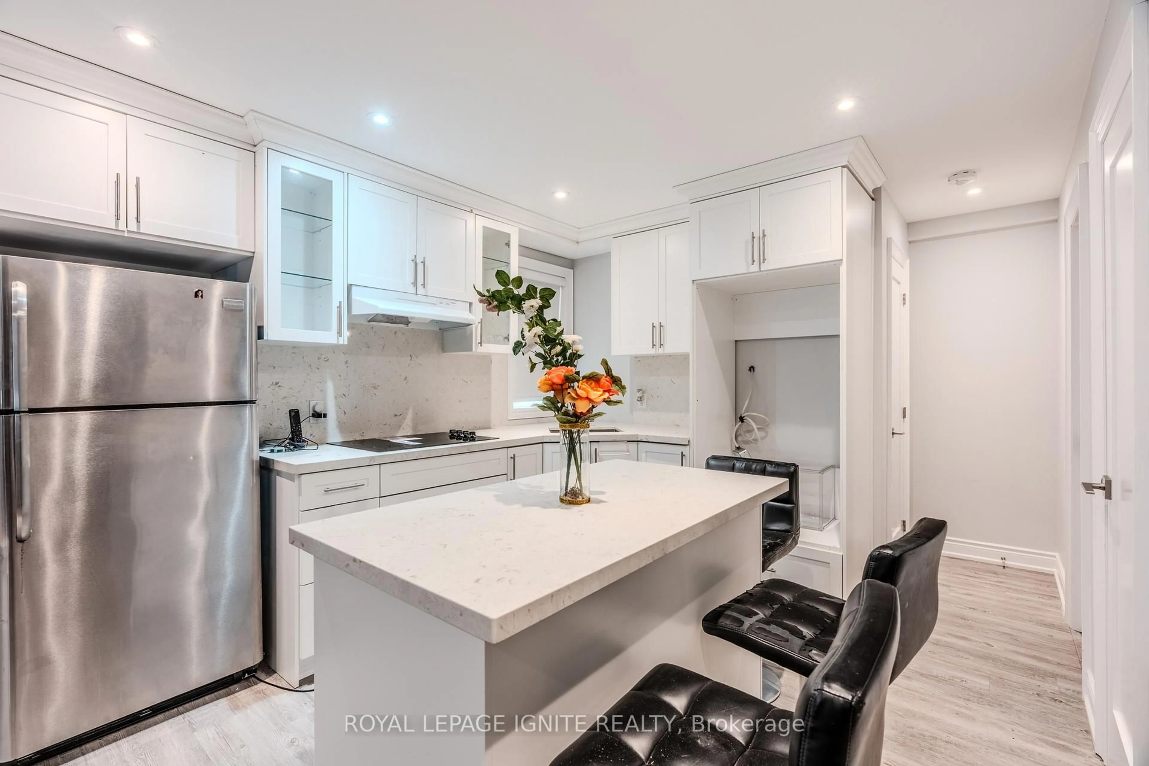 Contemporary kitchen, ceramic/tile floor for 7 Picasso Dr, Brampton Ontario L6P 3L5