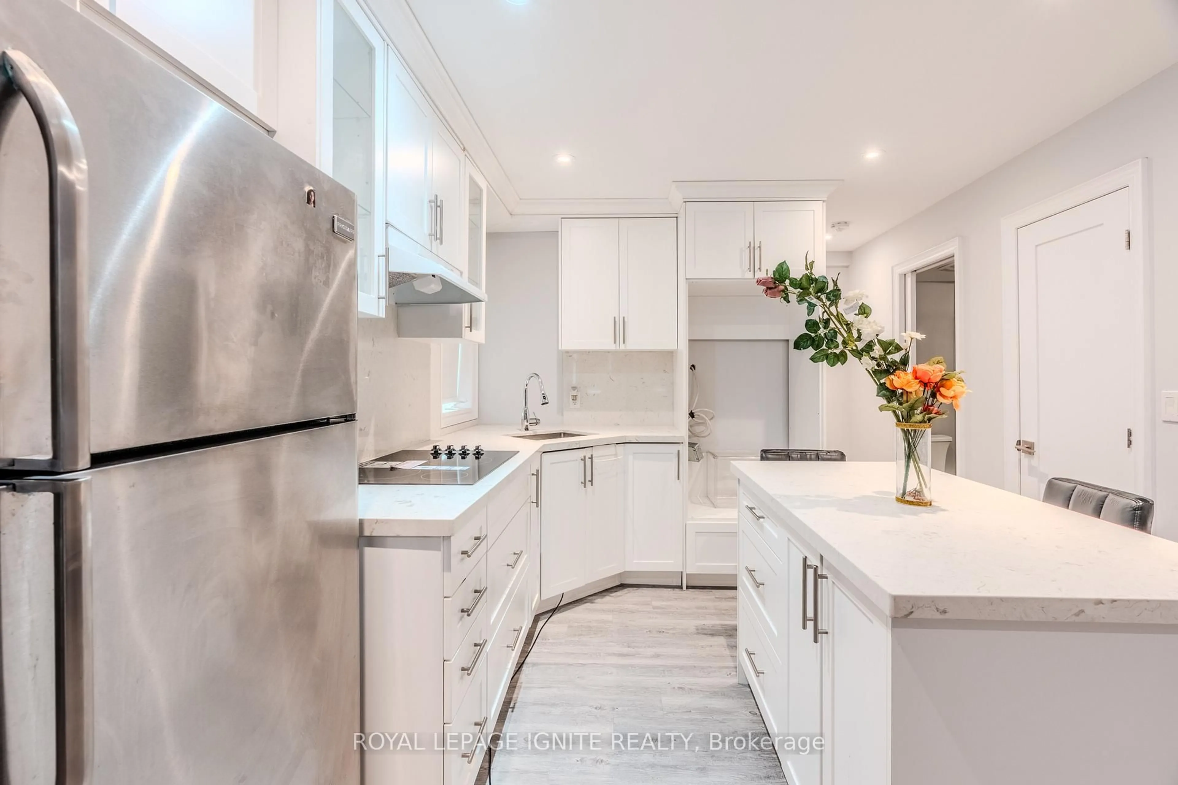 Contemporary kitchen, ceramic/tile floor for 7 Picasso Dr, Brampton Ontario L6P 3L5